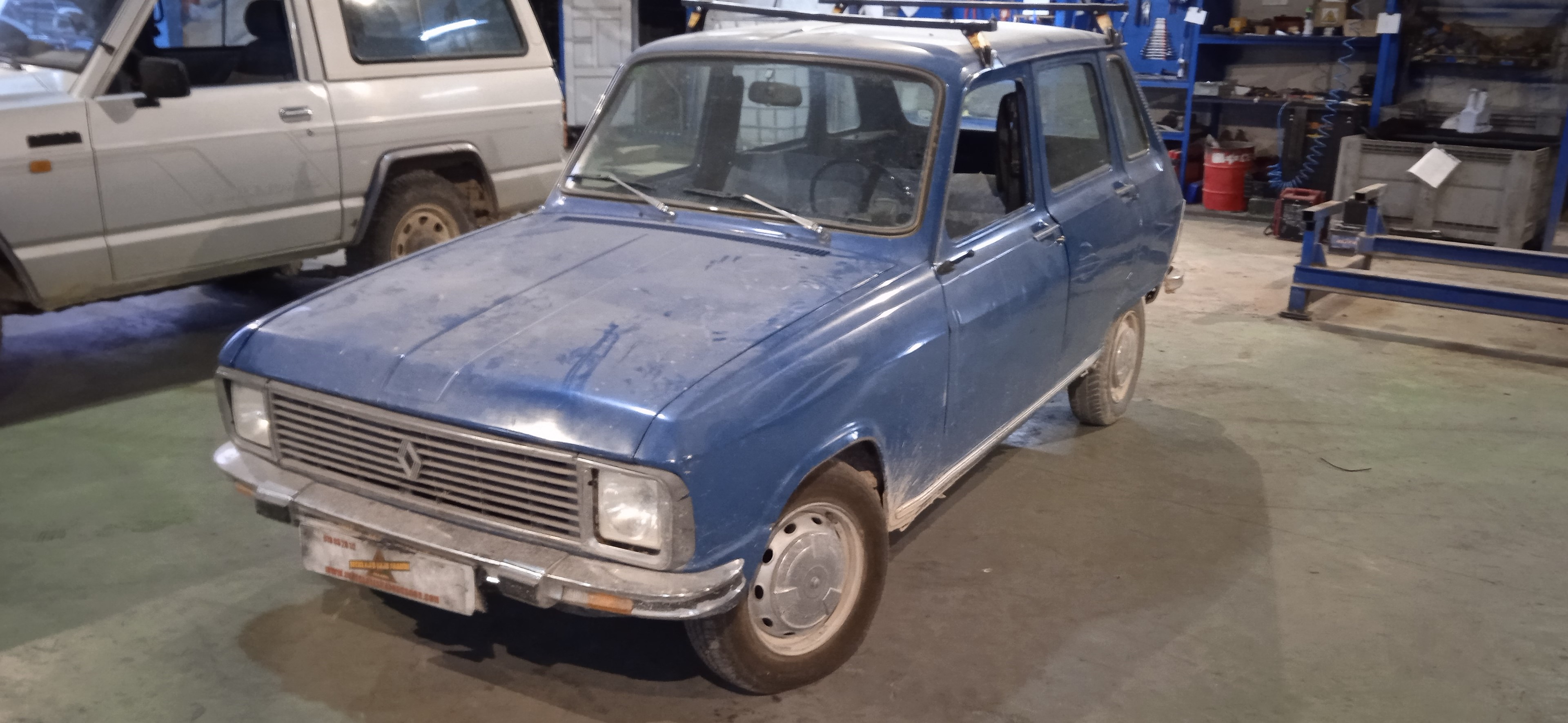  RENAULT 6 