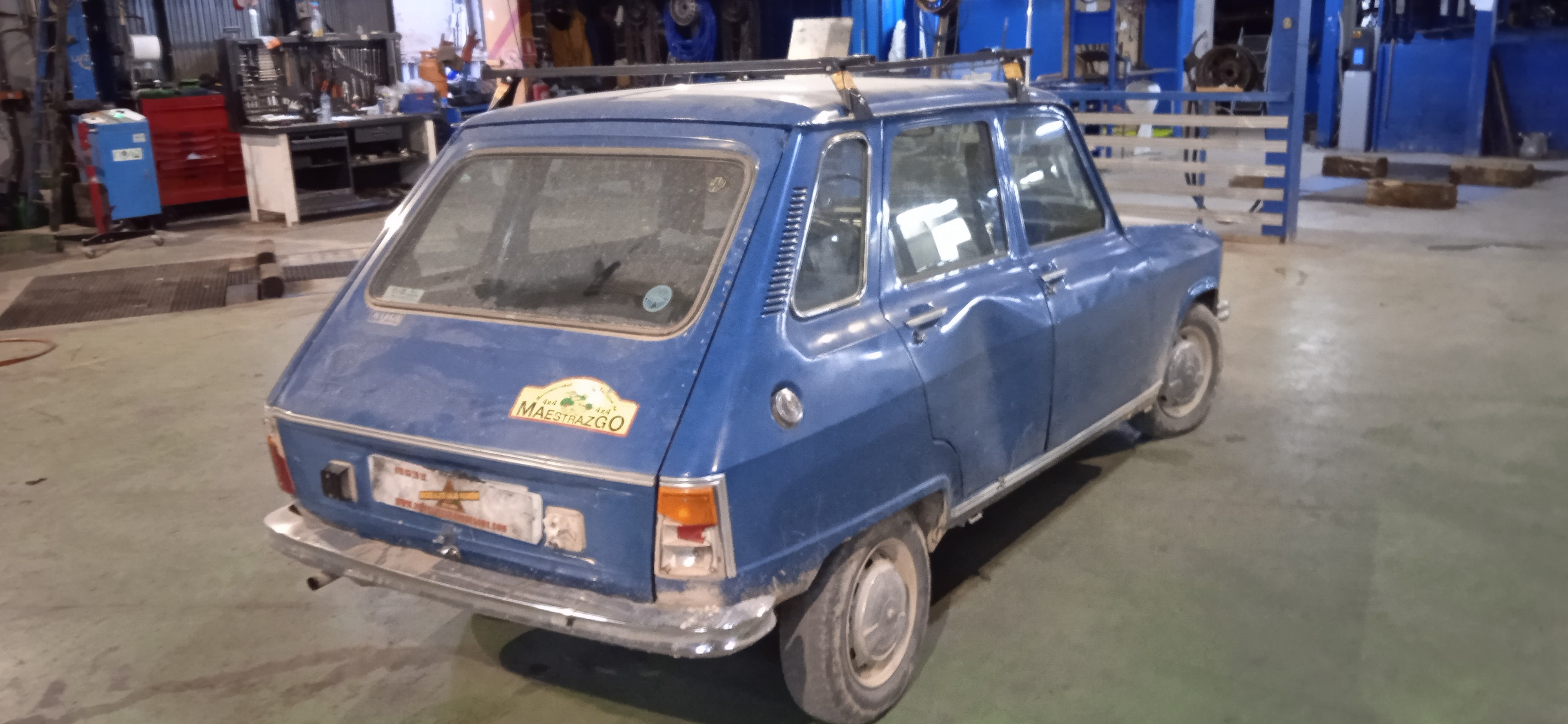  RENAULT 6 