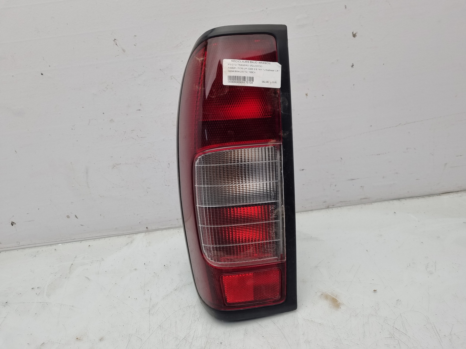 PILOTO TRASERO IZQUIERDO NISSAN PICK-UP 2.5 16V Turbodiesel (133 CV)