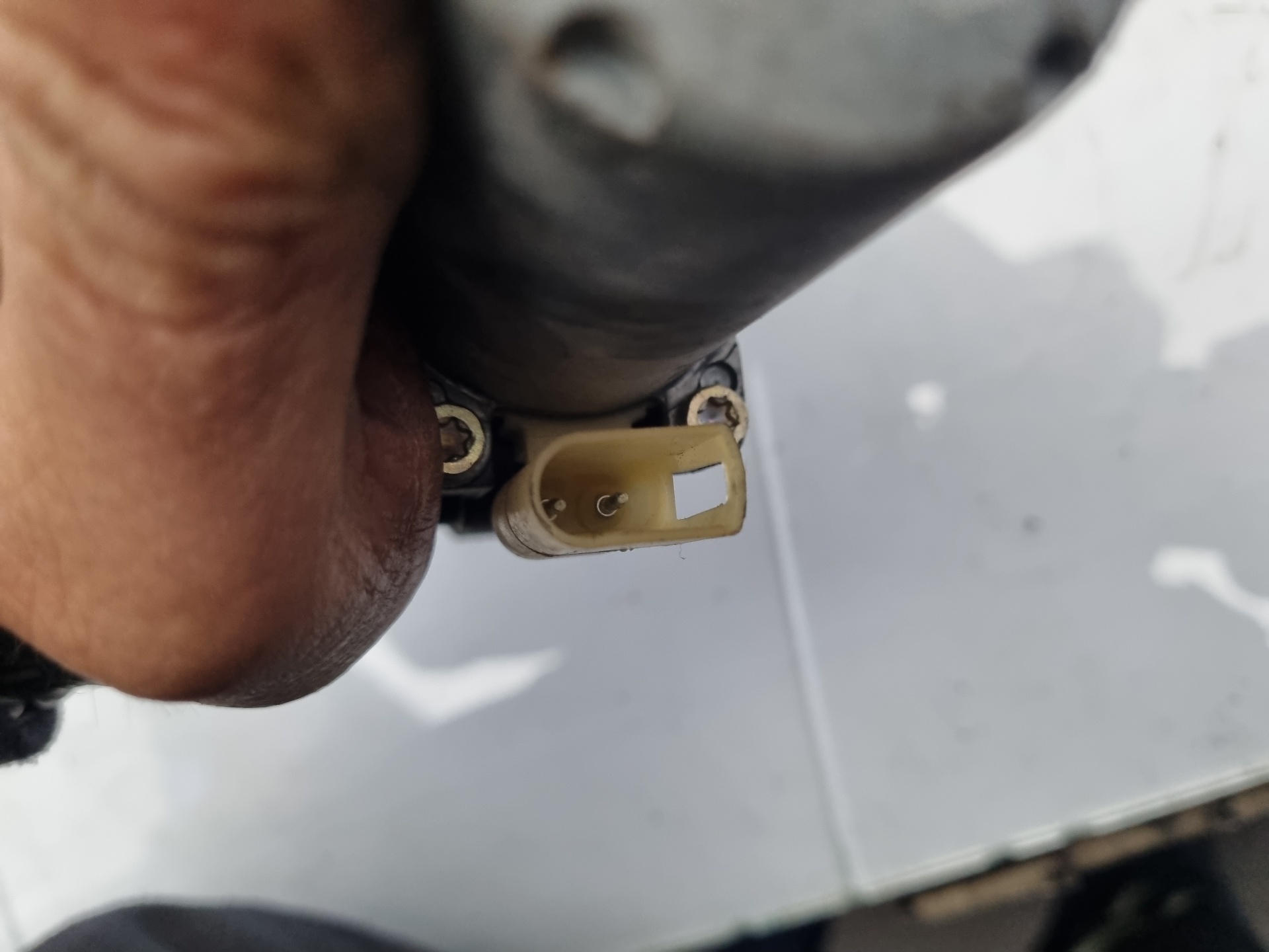 ELEVALUNAS DELANTERO DERECHO FORD FIESTA RTN