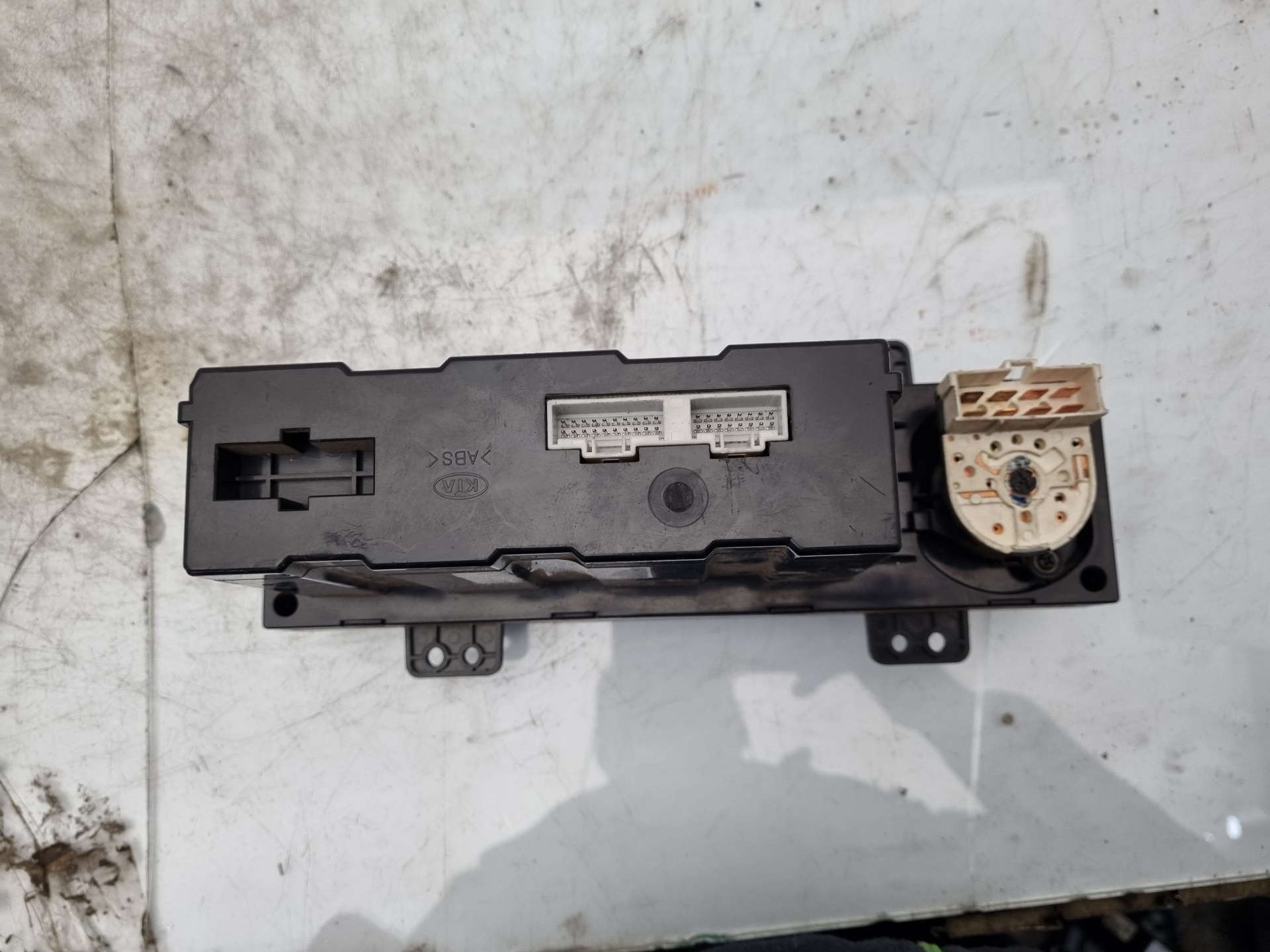 MANDO CLIMATIZADOR KIA CARNIVAL D/J3