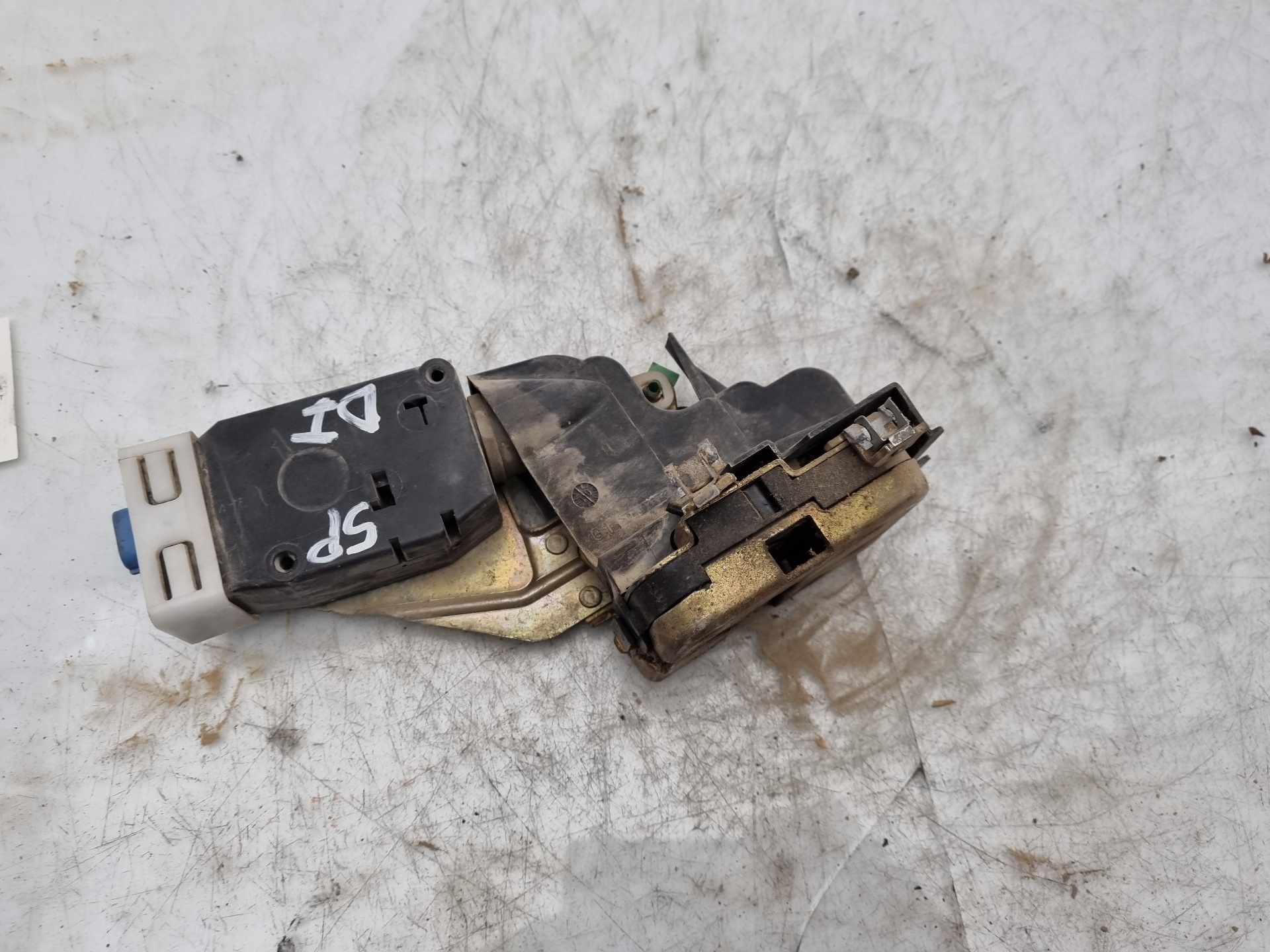 CERRADURA PUERTA DELANTERA IZQUIERDA MITSUBISHI CA 4G92