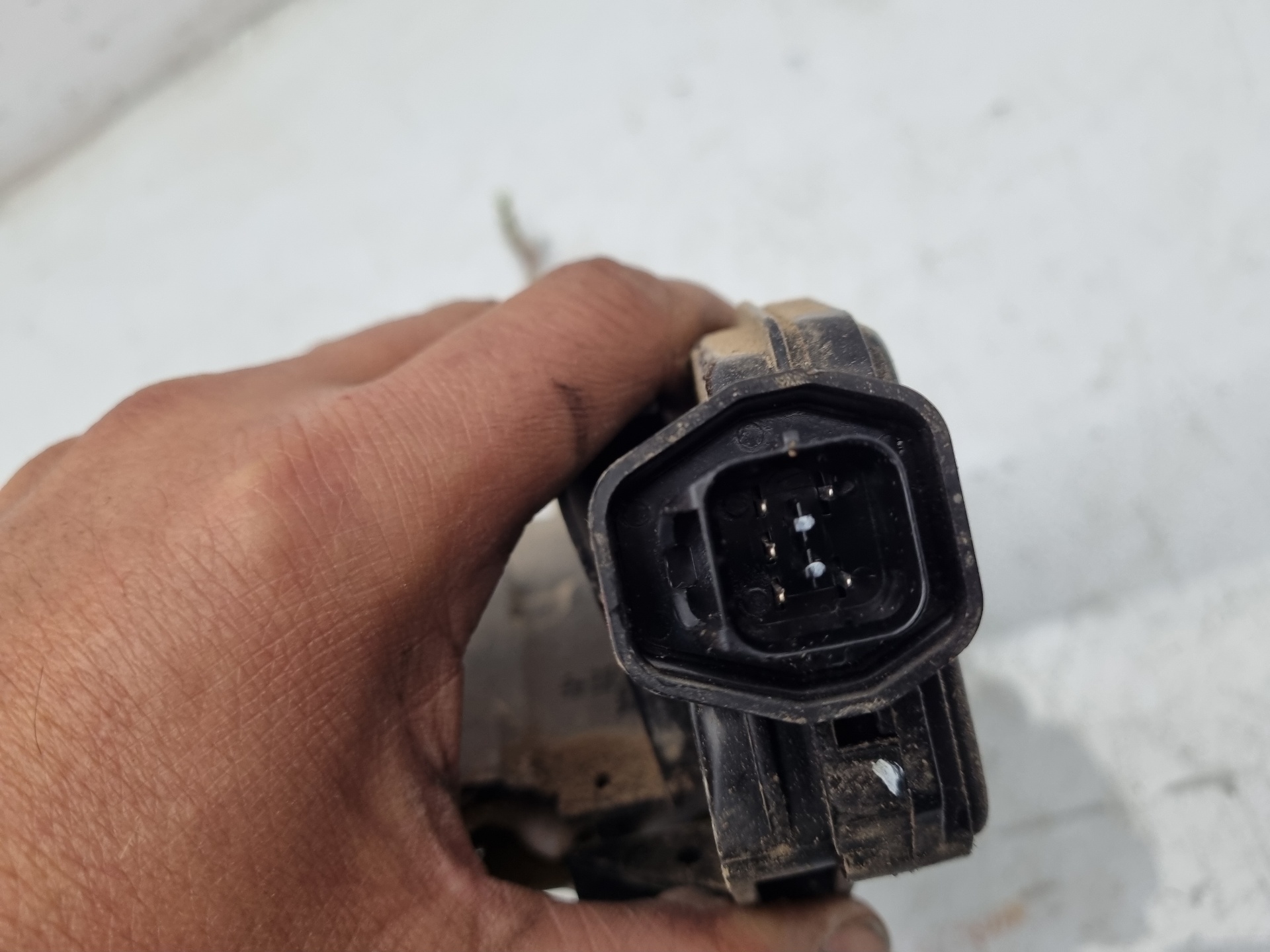 CERRADURA PUERTA DELANTERA DERECHA HYUNDAI TERRACA J3