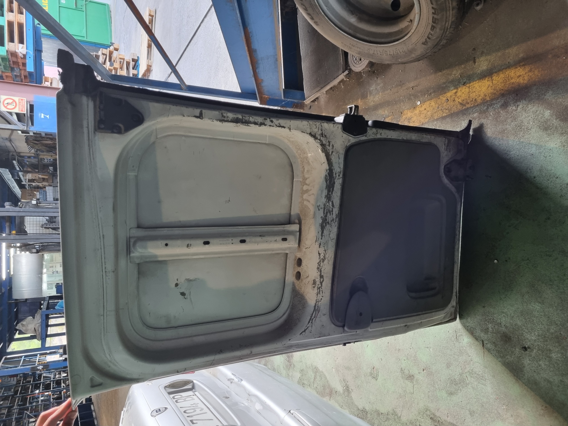 PORTON TRASERO DERECHO RENAULT TRAFIC F9Q U7