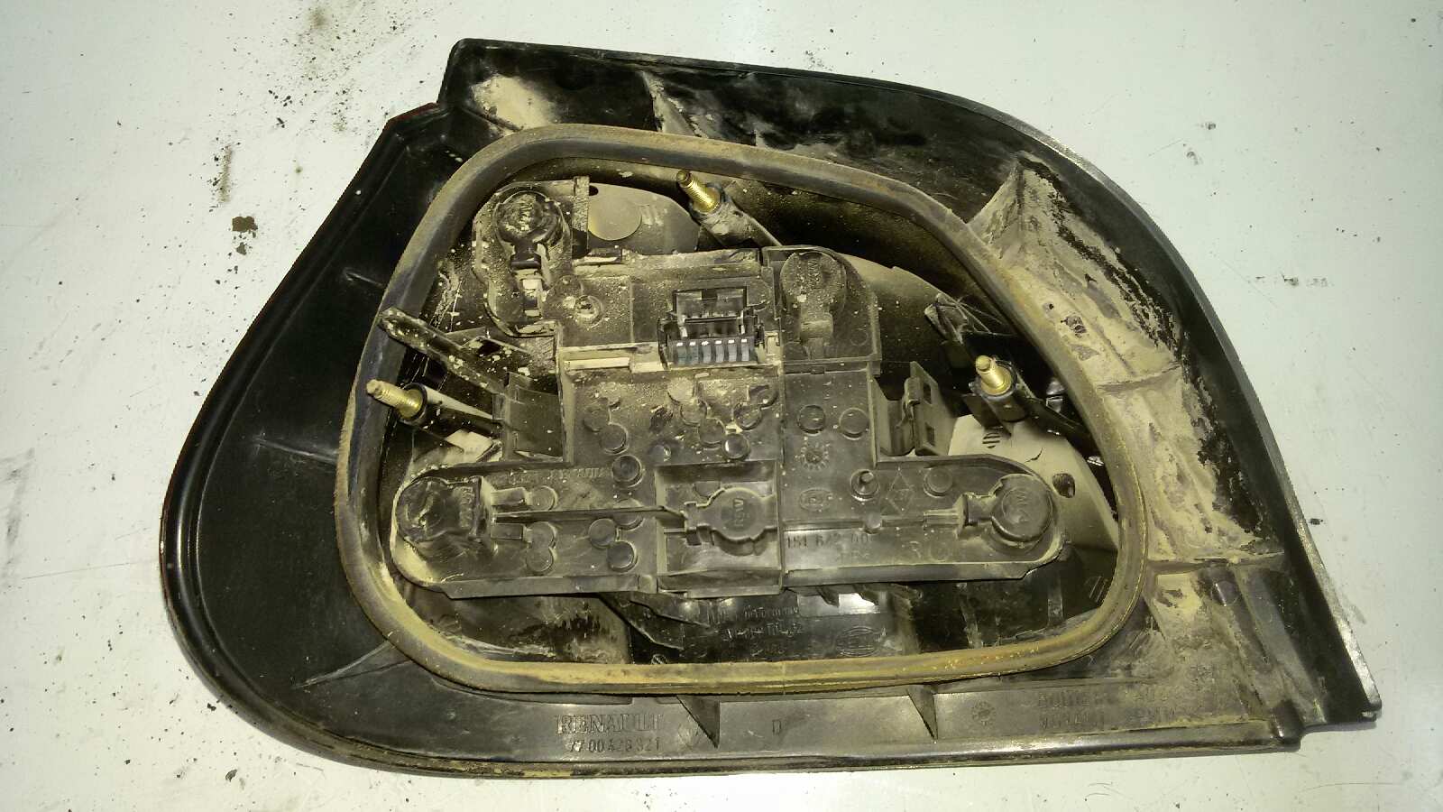 PILOTO TRASERO DERECHO RENAULT MEGANE F8Q N6