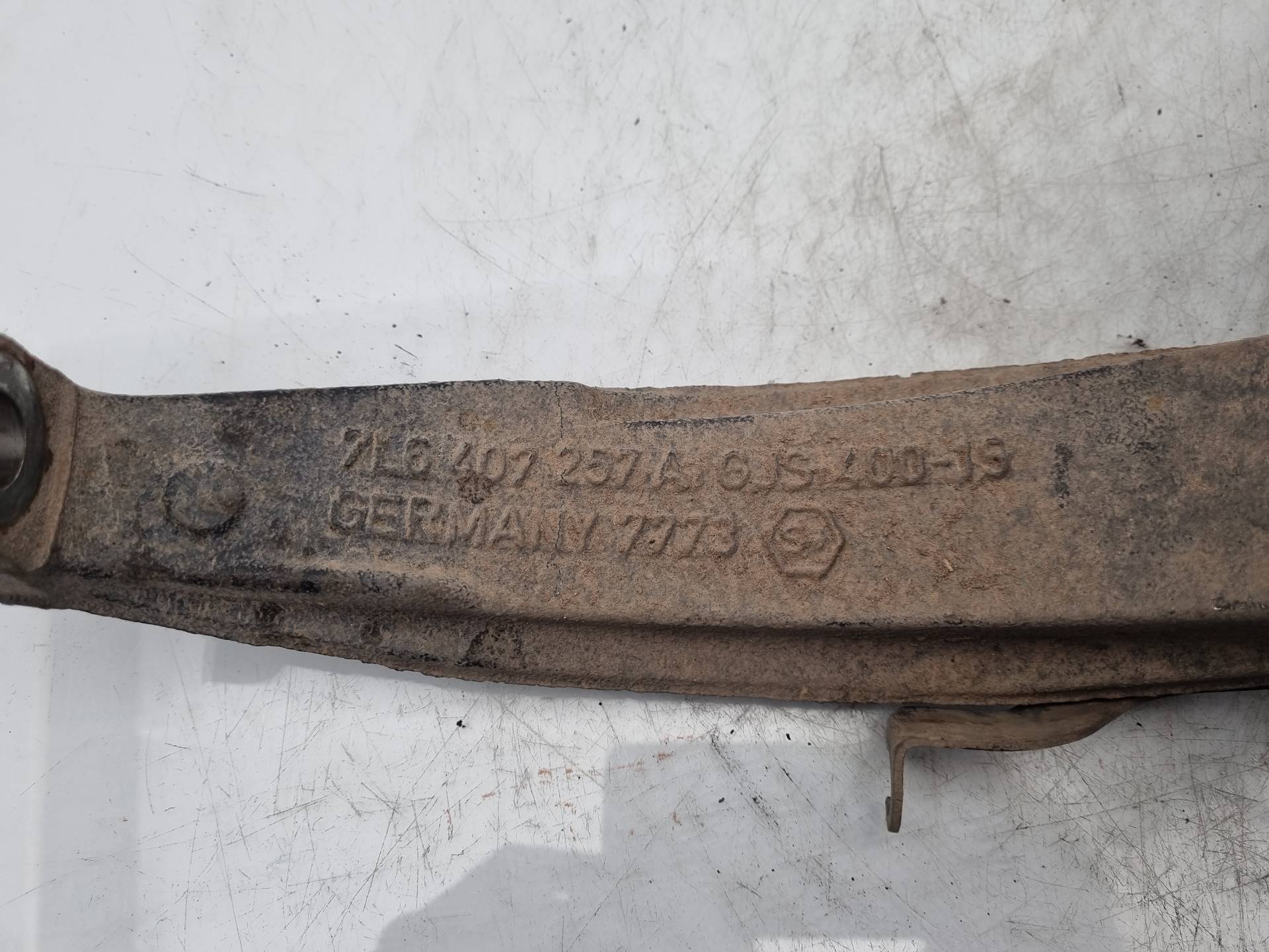 MANGUETA DELANTERA IZQUIERDA VOLKSWAGEN TOUAREG D-BAC