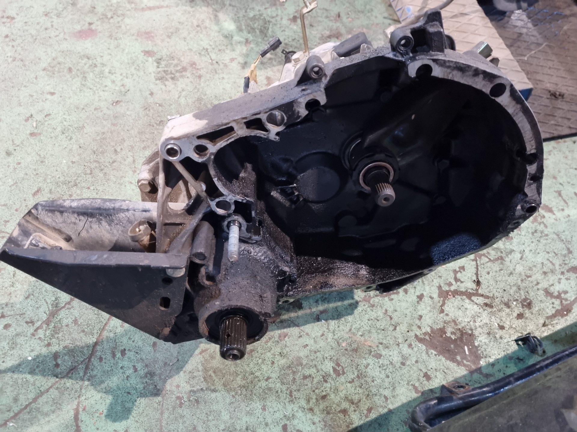 CAJA CAMBIOS RENAULT RAPID/EXPRESS (F40) 