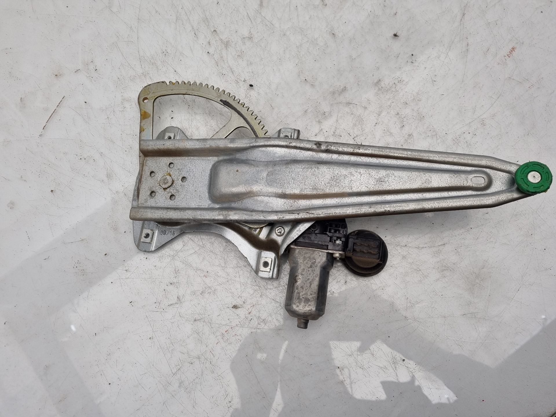 ELEVALUNAS TRASERO DERECHO TOYOTA YARIS 1NZ