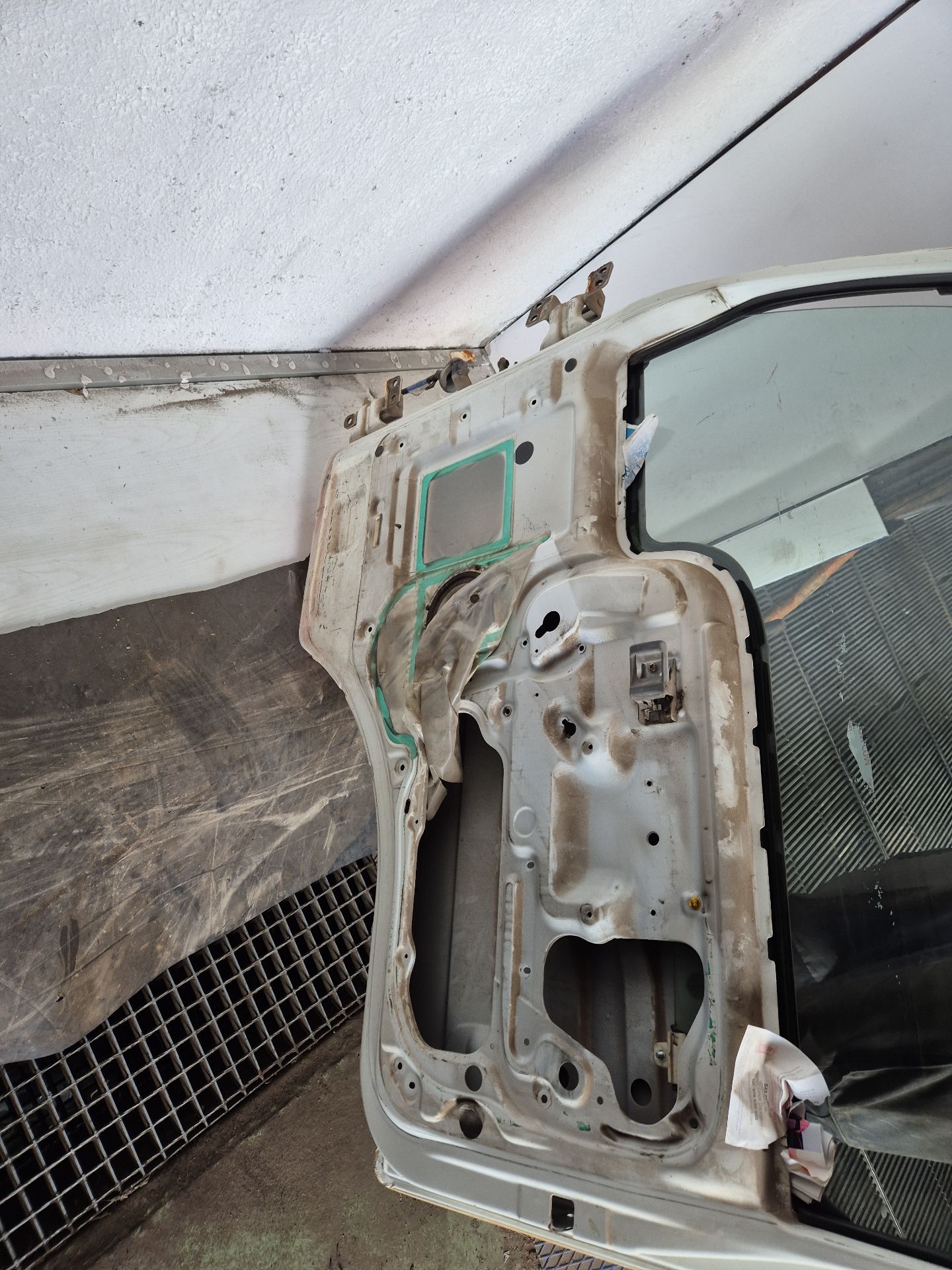 PUERTA DELANTERA DERECHA NISSAN CABSTAR 