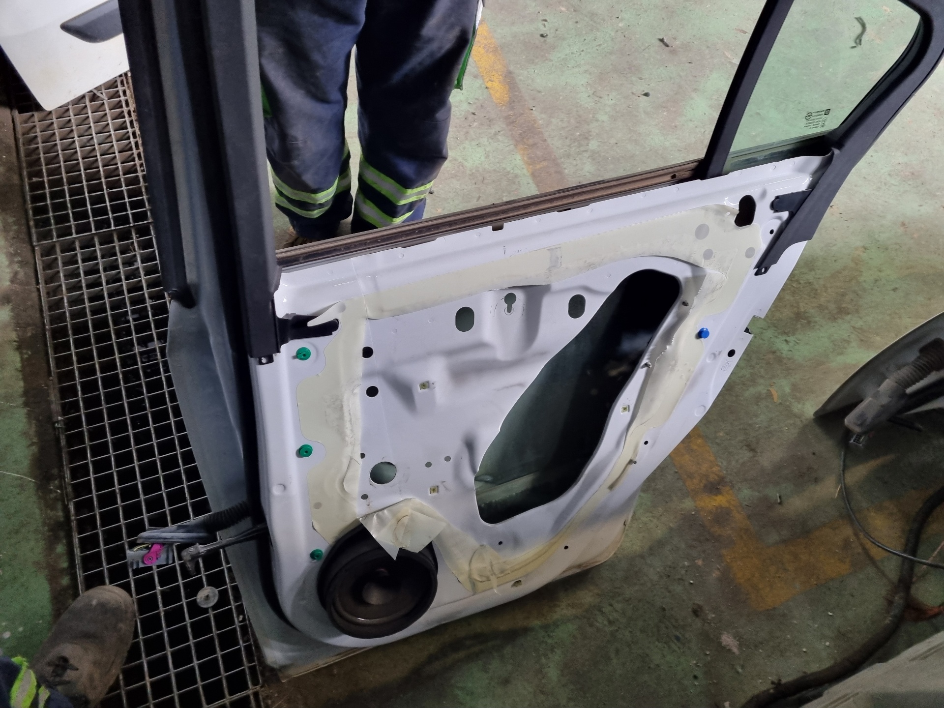 PUERTA TRASERA DERECHA CHEVROLET CRUZE Z20D1