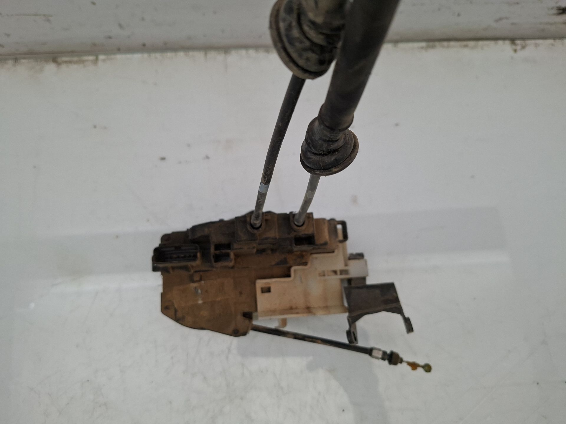 CERRADURA PUERTA TRASERA IZQUIERDA HYUNDAI SANTA 
