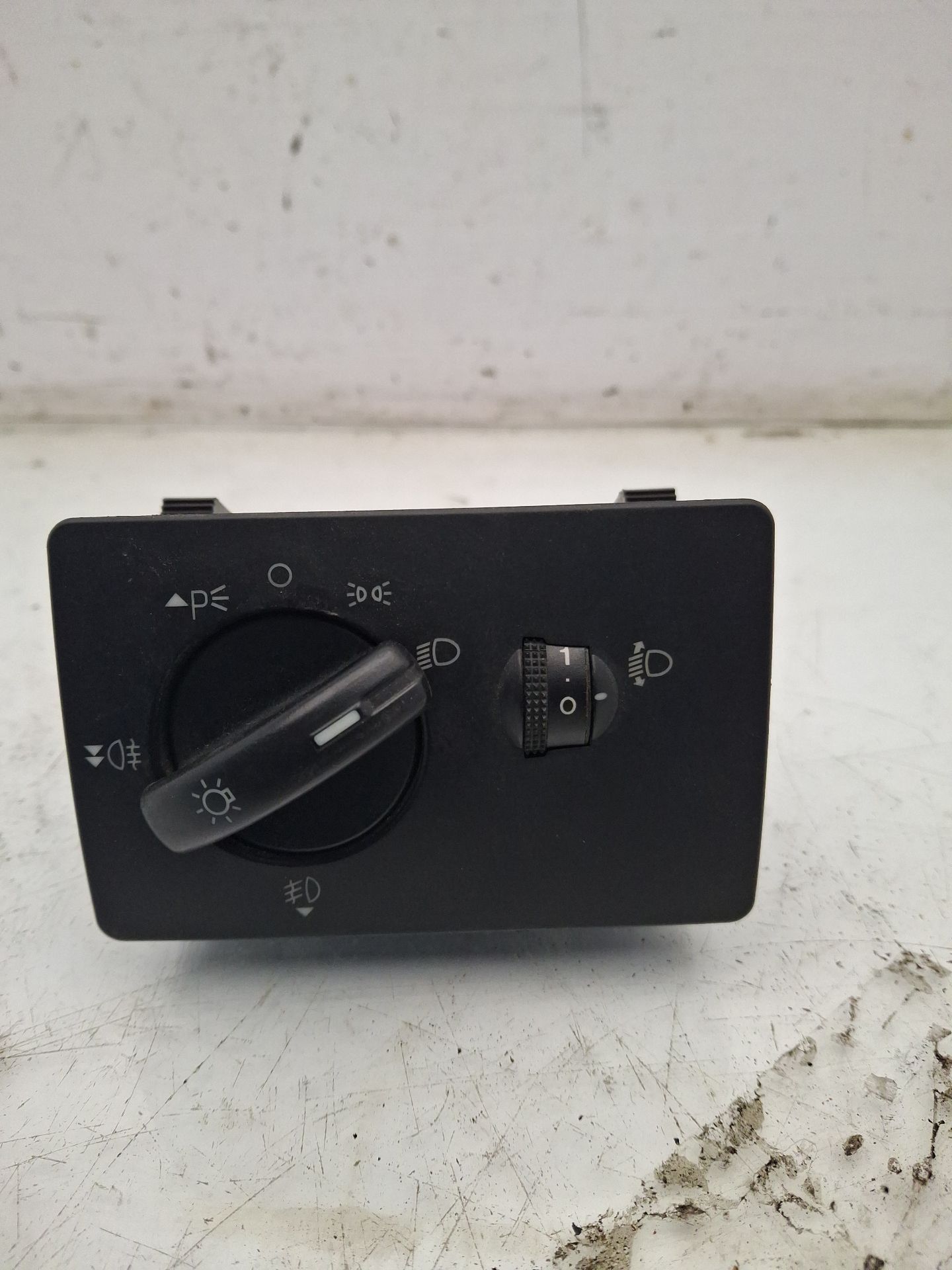 PARAGOLPES TRASERO FORD FOCUS 