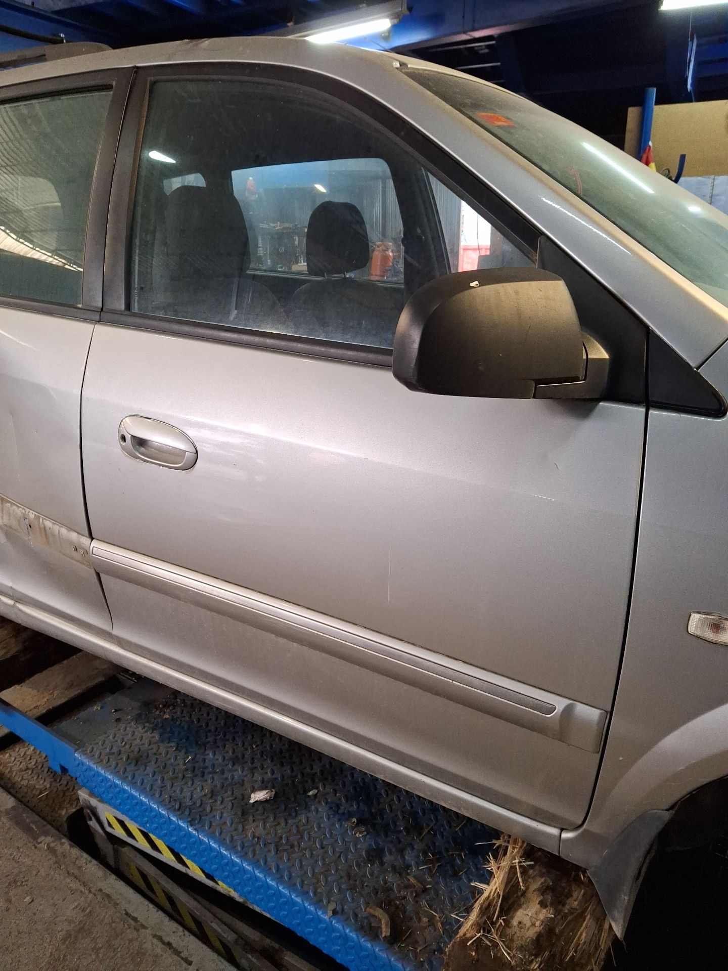 PUERTA DELANTERA DERECHA KIA CARENS 