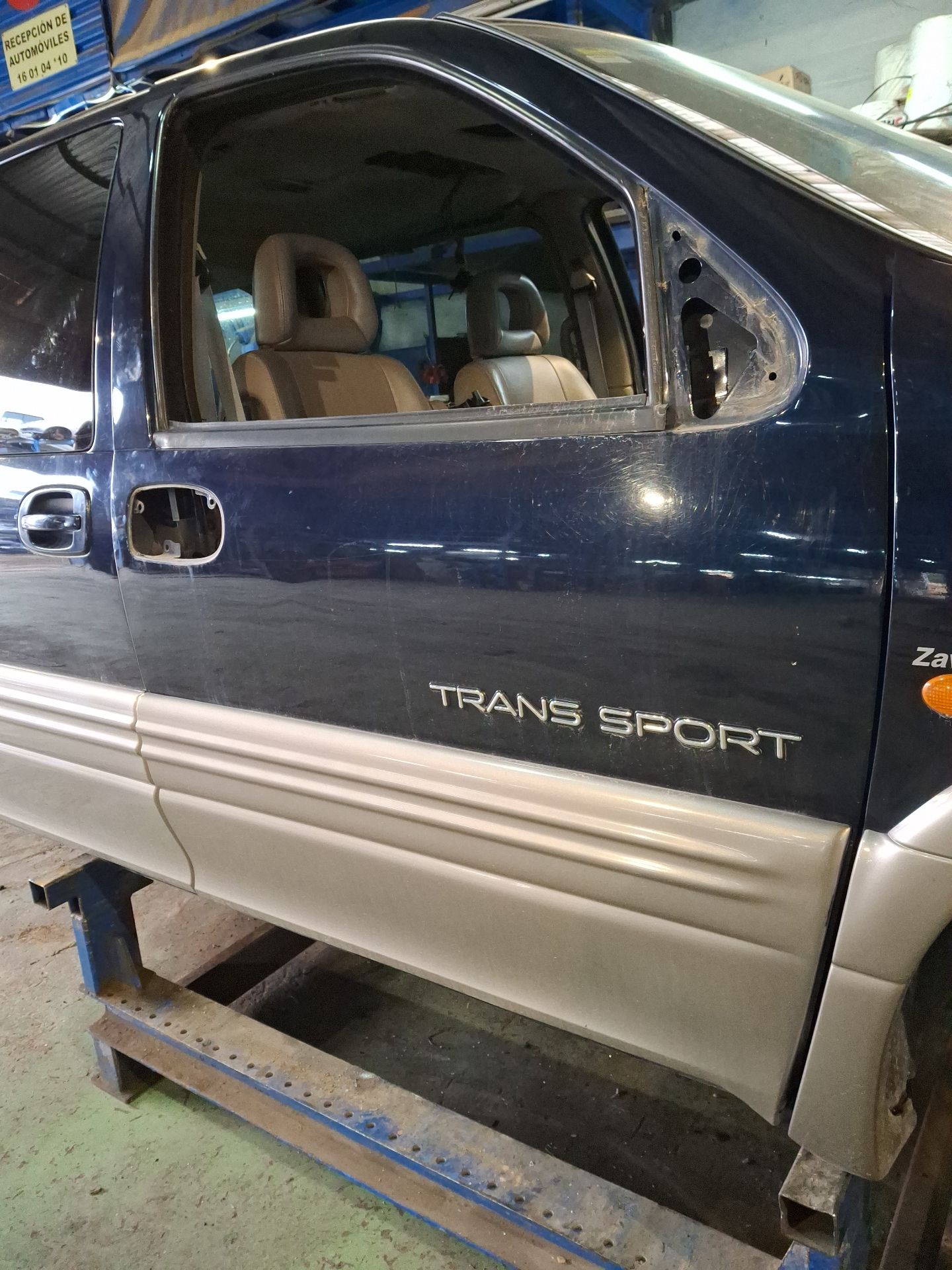 PUERTA DELANTERA DERECHA CHEVROLET TRANS 