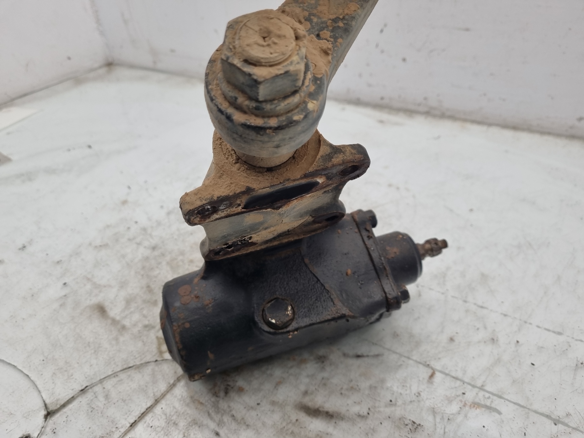 CAJA DIRECCION MITSUBISHI GALLOPER 4D56