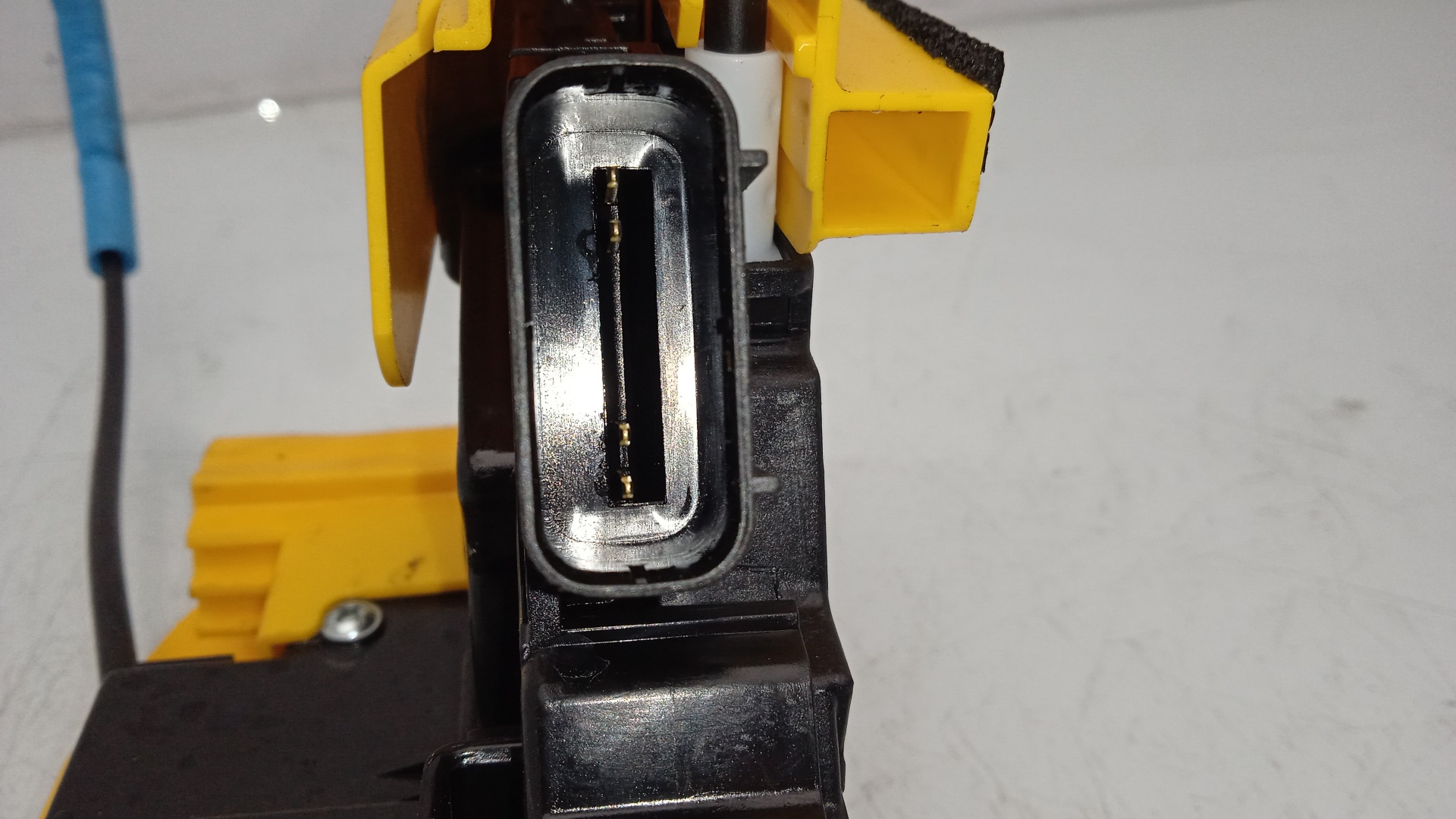 CERRADURA PUERTA DELANTERA DERECHA SSANGYONG KORAN 673910