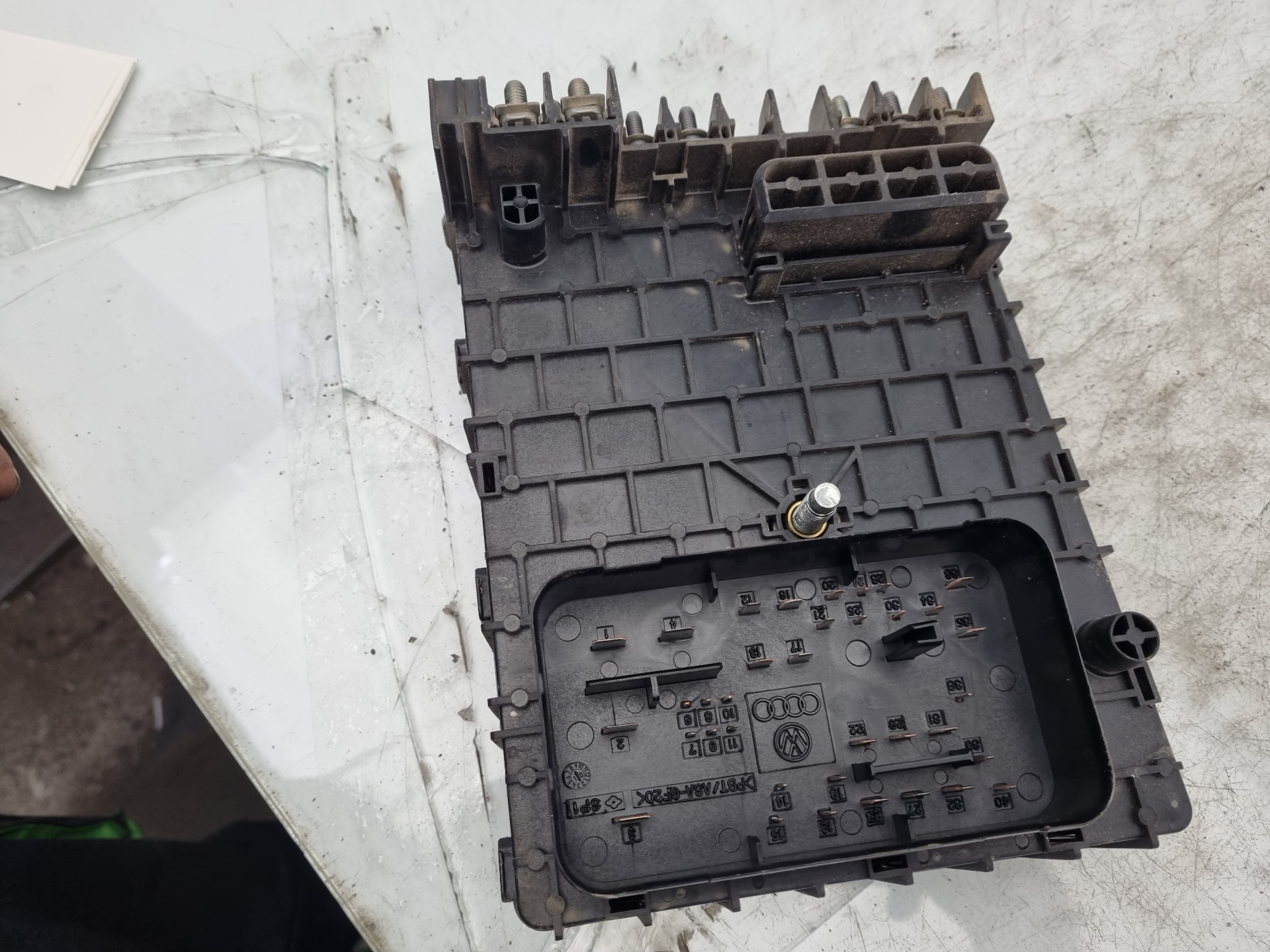 CAJA RELES / FUSIBLES VOLKSWAGEN PASSAT CAY