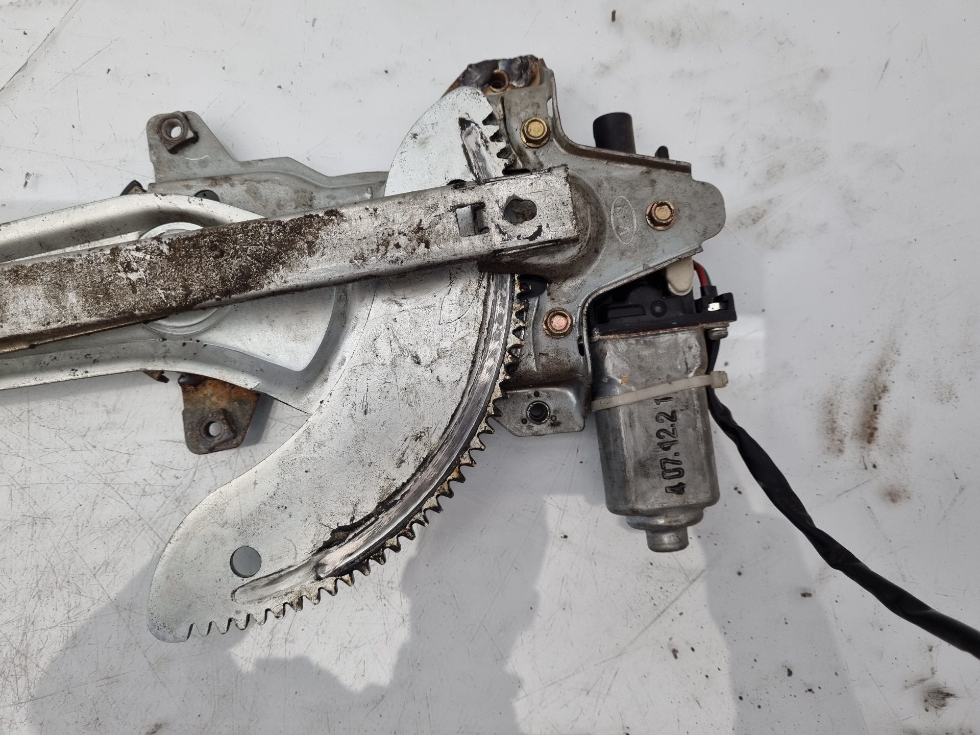 ELEVALUNAS DELANTERO IZQUIERDO KIA CARNIVAL D/J3