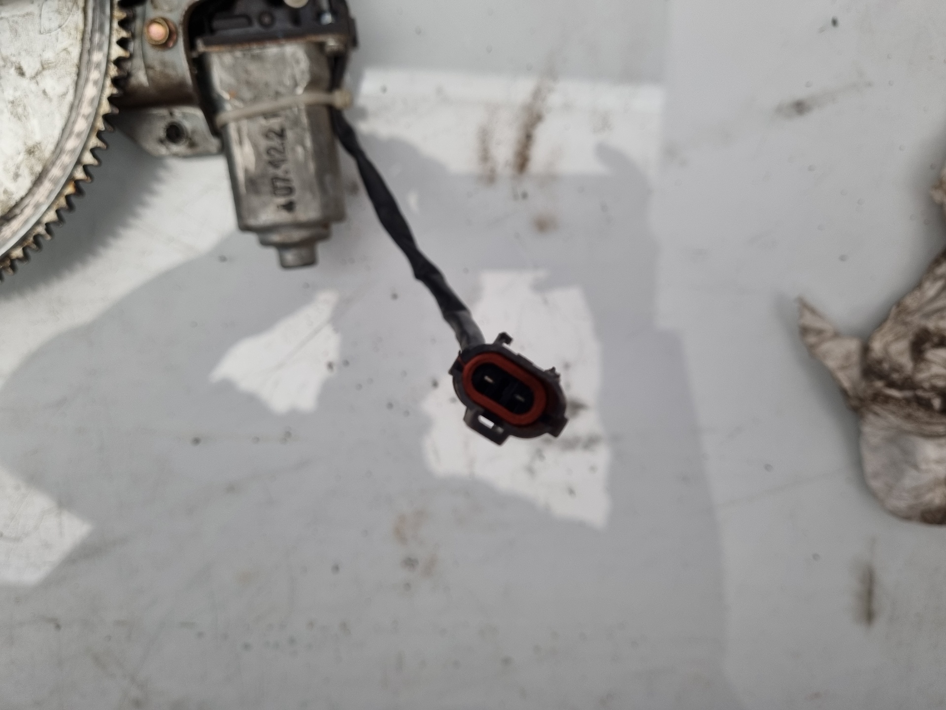 ELEVALUNAS DELANTERO IZQUIERDO KIA CARNIVAL D/J3