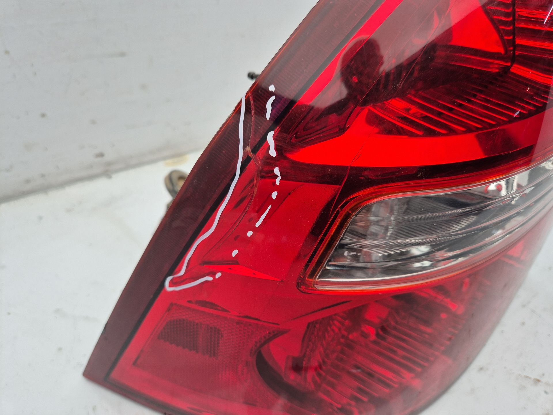 PILOTO TRASERO IZQUIERDO CHEVROLET AVEO 