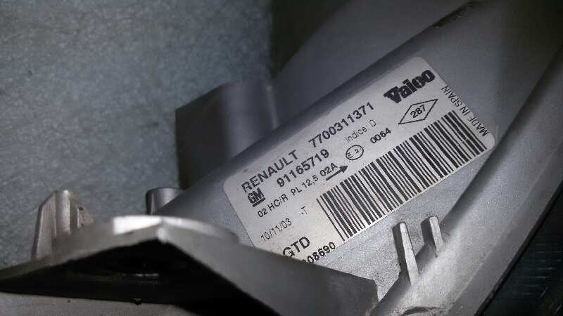 FARO IZQUIERDO RENAULT TRAFIC F9Q U7