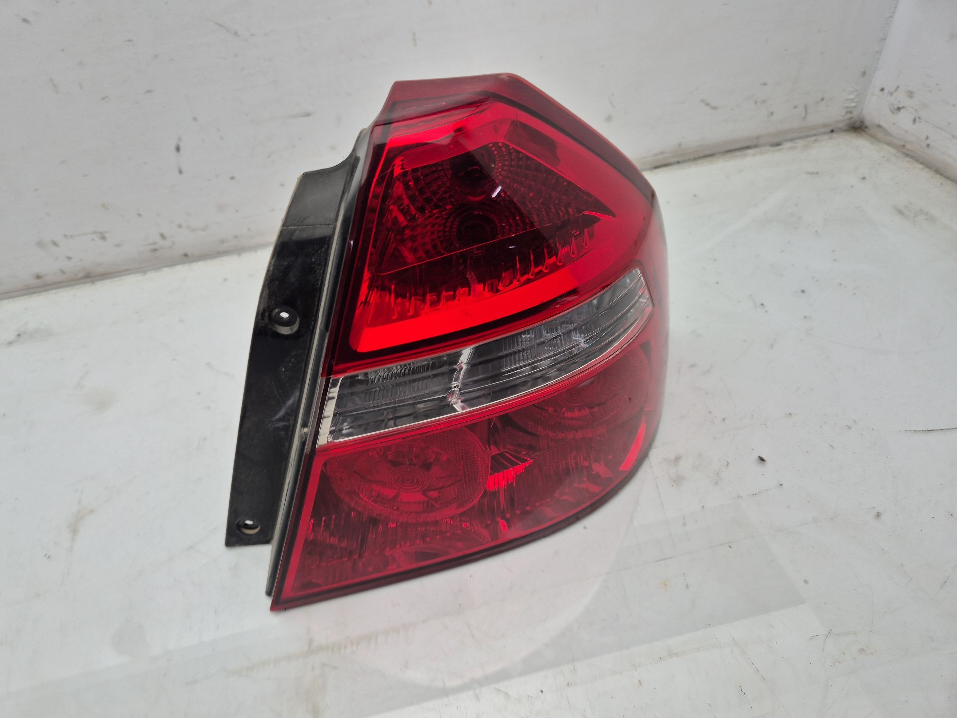 PILOTO TRASERO DERECHO CHEVROLET AVEO 