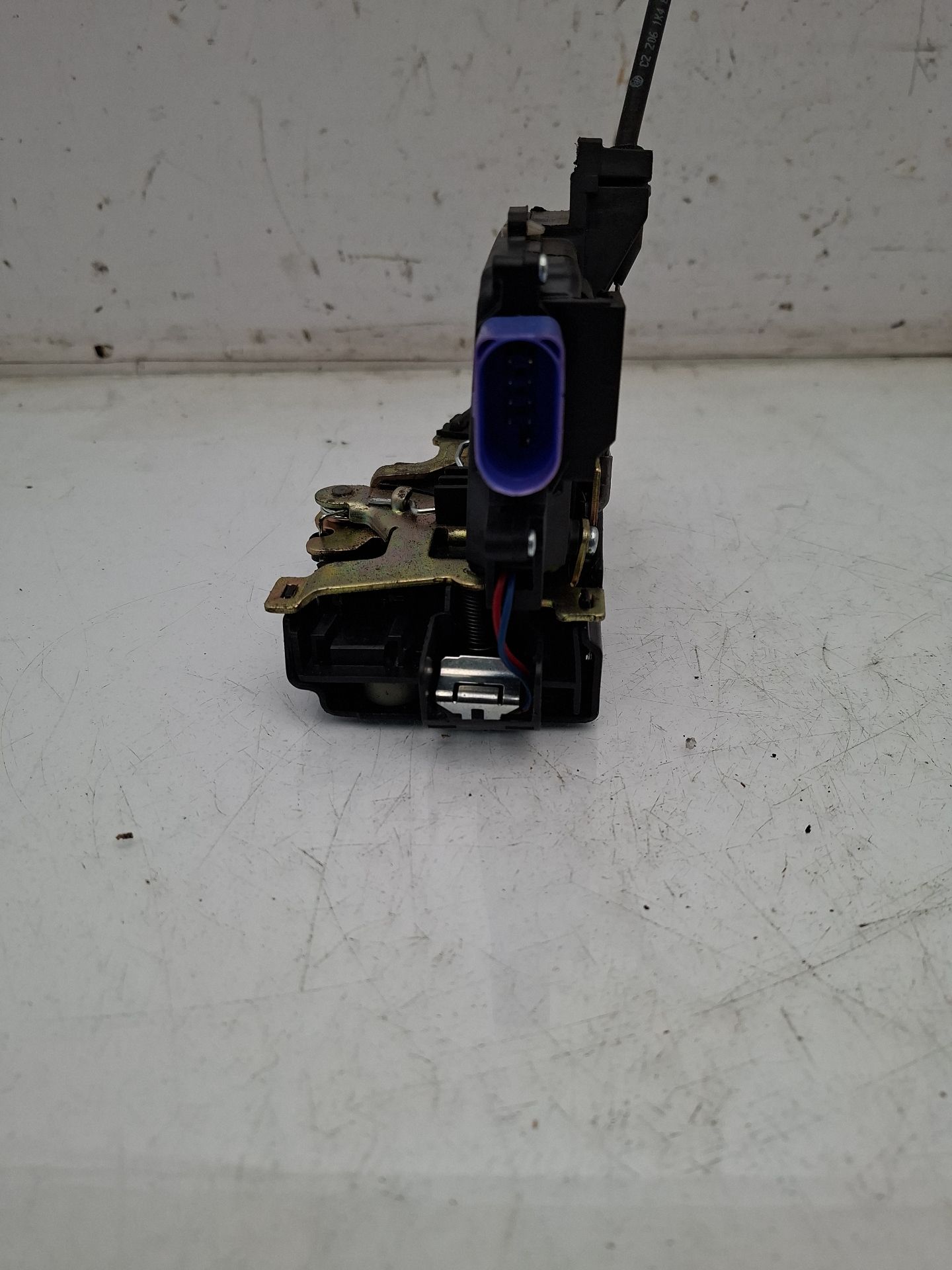 CERRADURA PUERTA DELANTERA DERECHA VOLKSWAGEN GOLF 