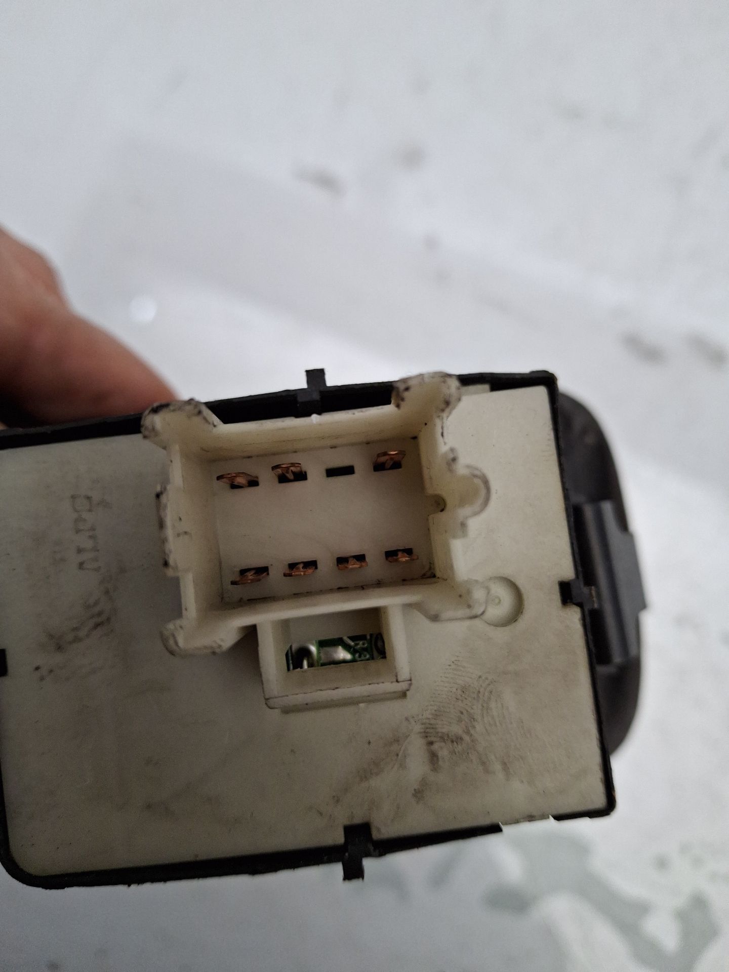 MANDO ELEVALUNAS DELANTERO IZQUIERDO CHEVROLET TRA 