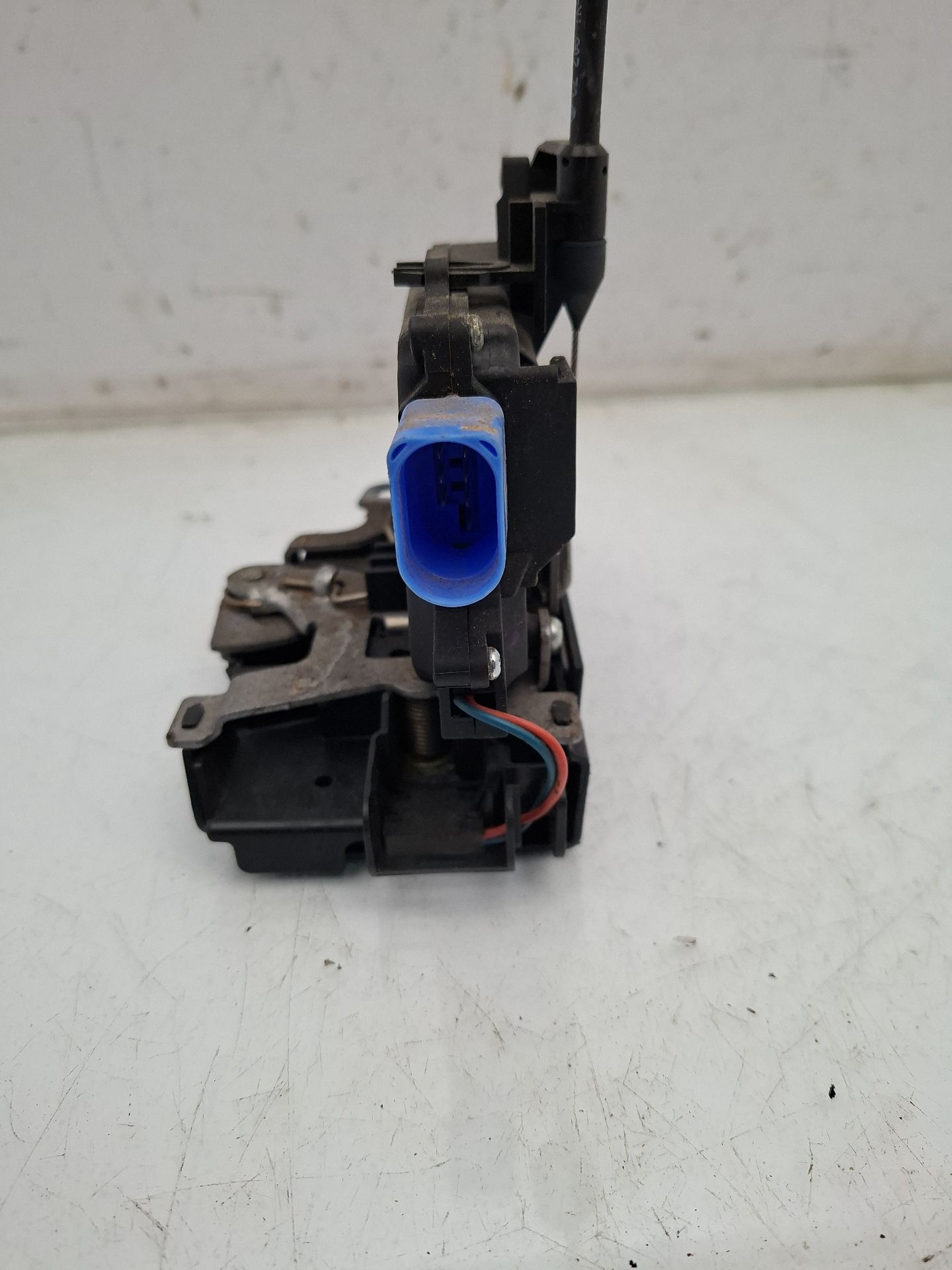 CERRADURA PUERTA TRASERA DERECHA VOLKSWAGEN GOLF 