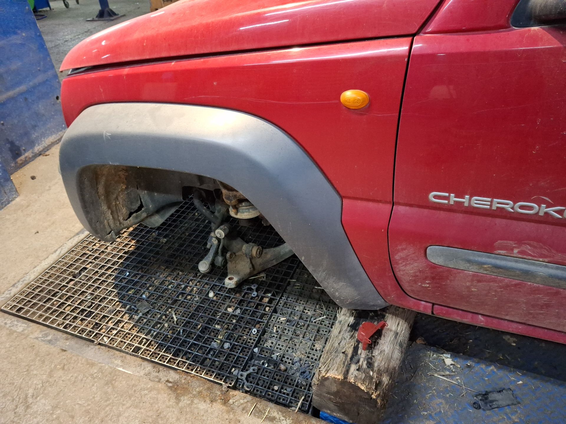 ALETA DELANTERA IZQUIERDA JEEP CHEROKEE 