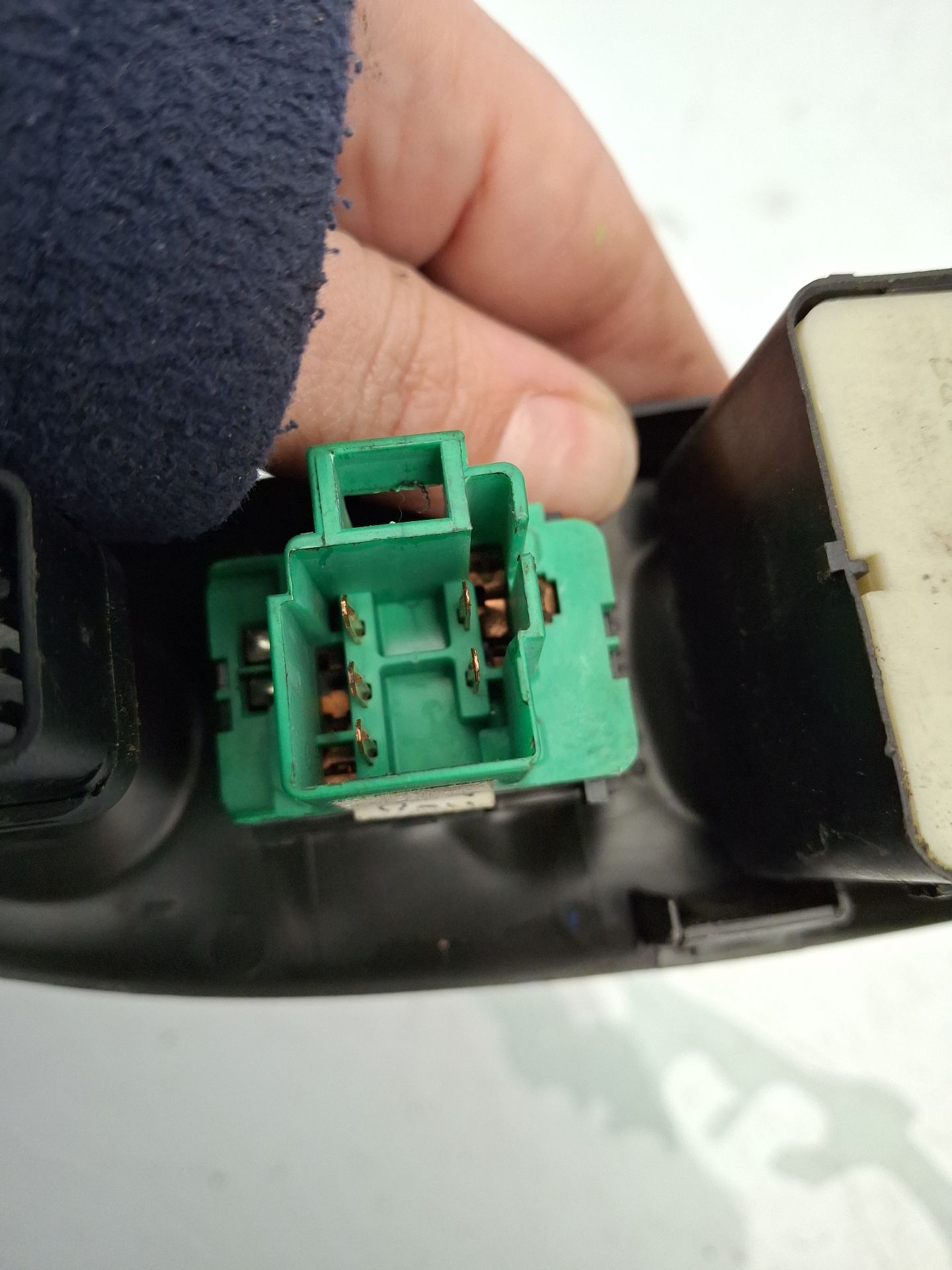 MANDO ELEVALUNAS DELANTERO IZQUIERDO CHEVROLET TRA 