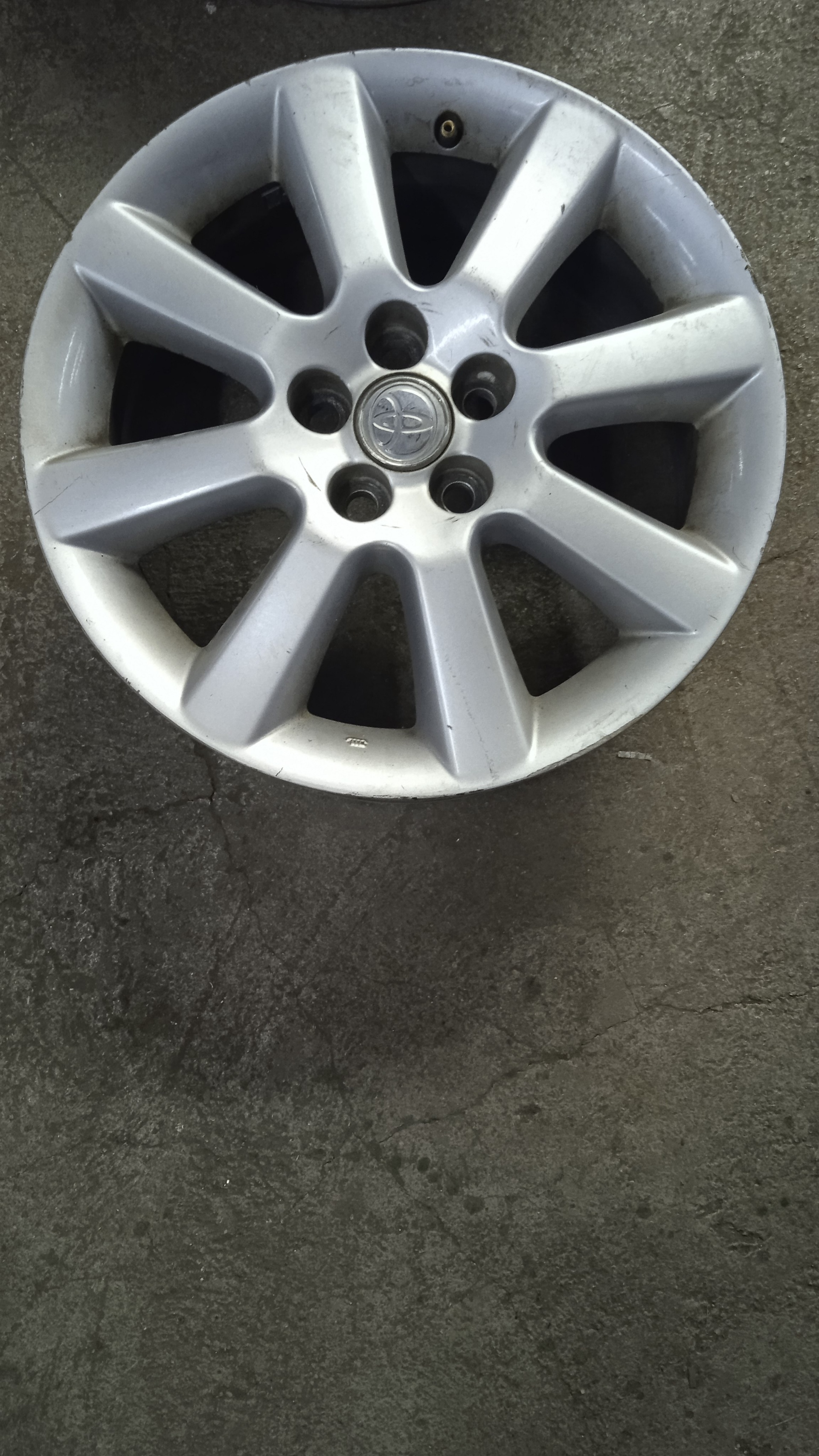 JUEGO LLANTAS TOYOTA AVENSIS 1CDFTV