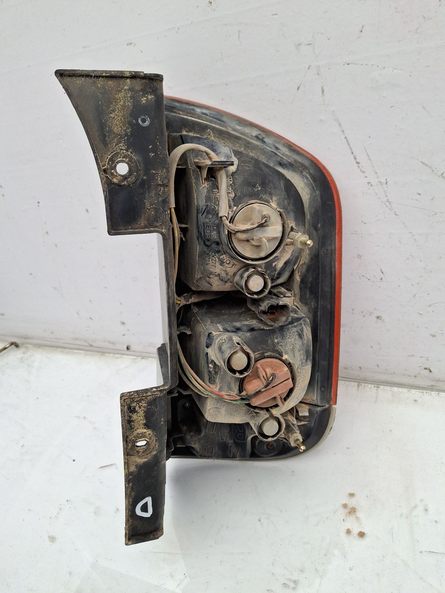 PILOTO TRASERO DERECHO SSANGYONG KYRON 