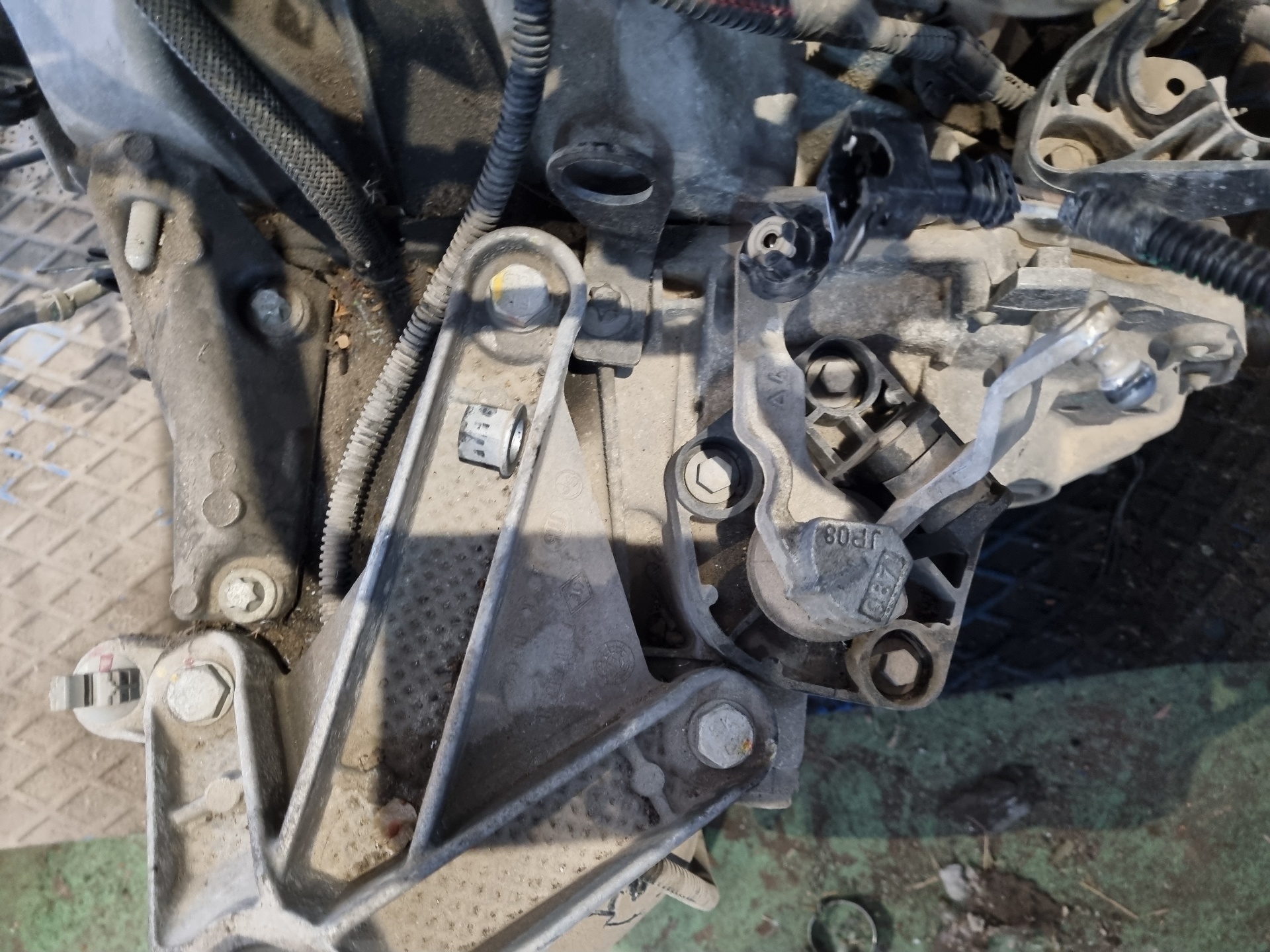 CAJA CAMBIOS DACIA SANDERO K9K E8