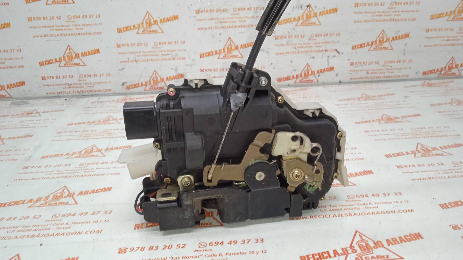 CERRADURA PUERTA DELANTERA DERECHA VOLKSWAGEN PASS AVF