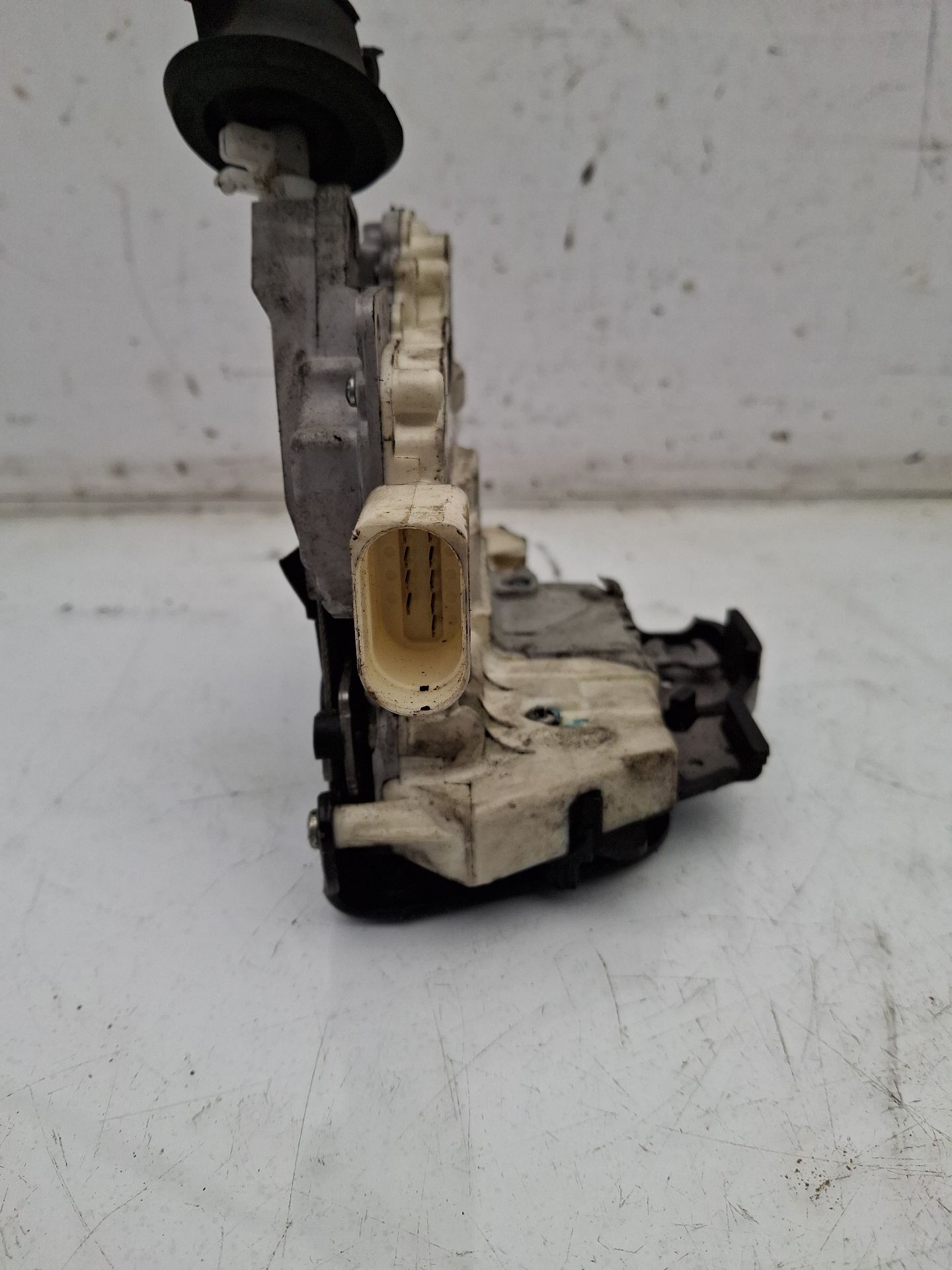 CERRADURA PUERTA DELANTERA IZQUIERDA AUDI A6 