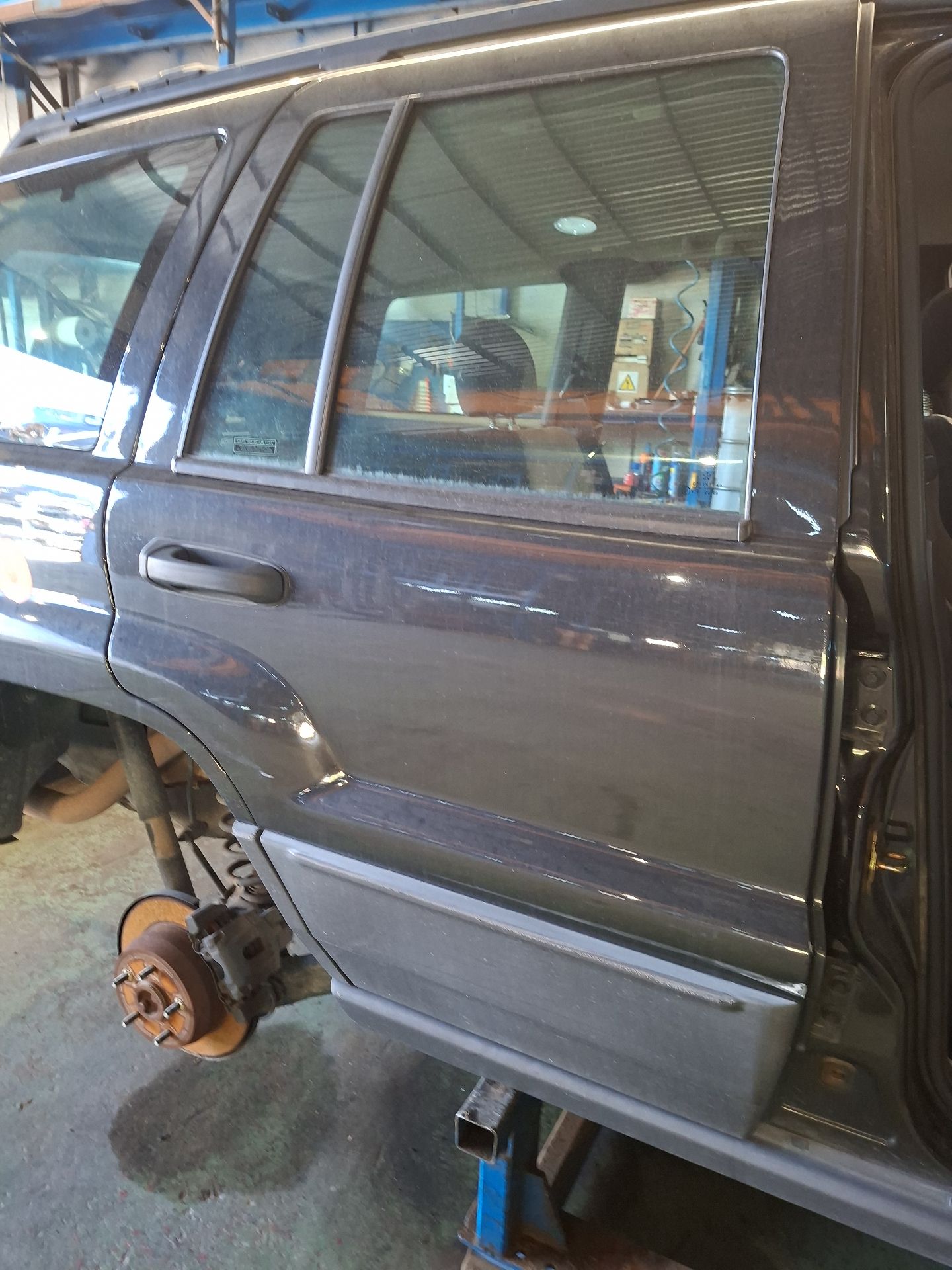 PUERTA TRASERA DERECHA JEEP GRAND 