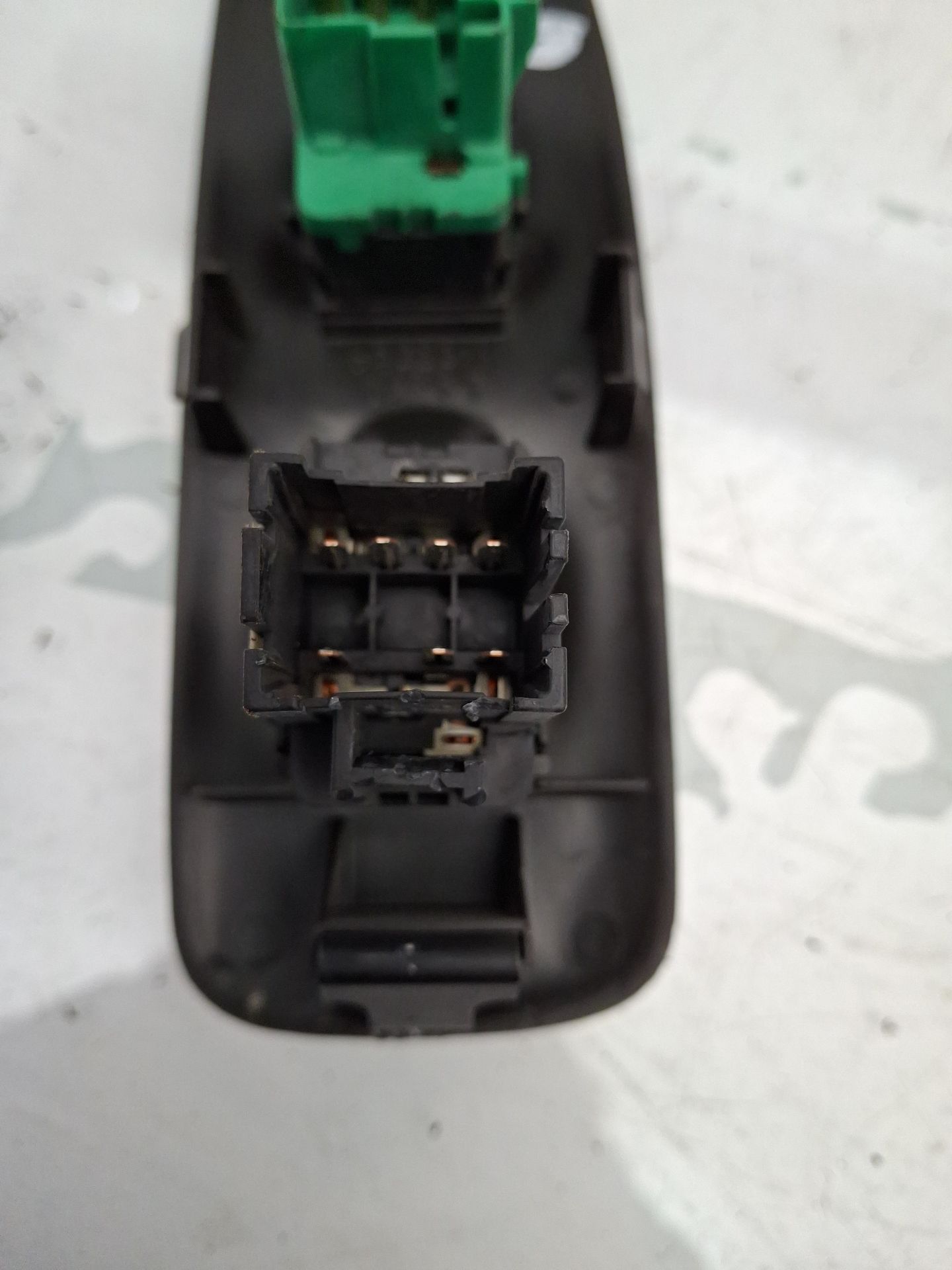 MANDO ELEVALUNAS DELANTERO DERECHO CHEVROLET TRANS 