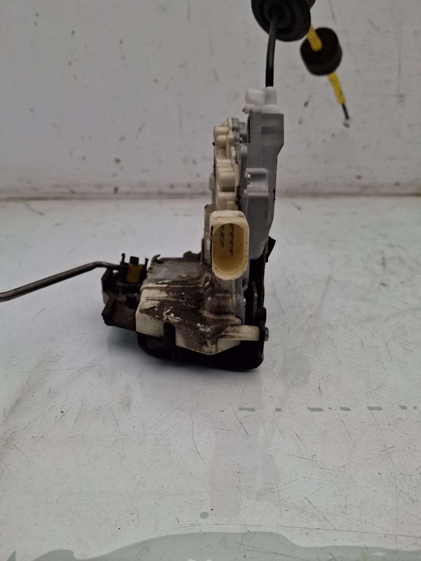 CERRADURA PUERTA TRASERA DERECHA AUDI A6 