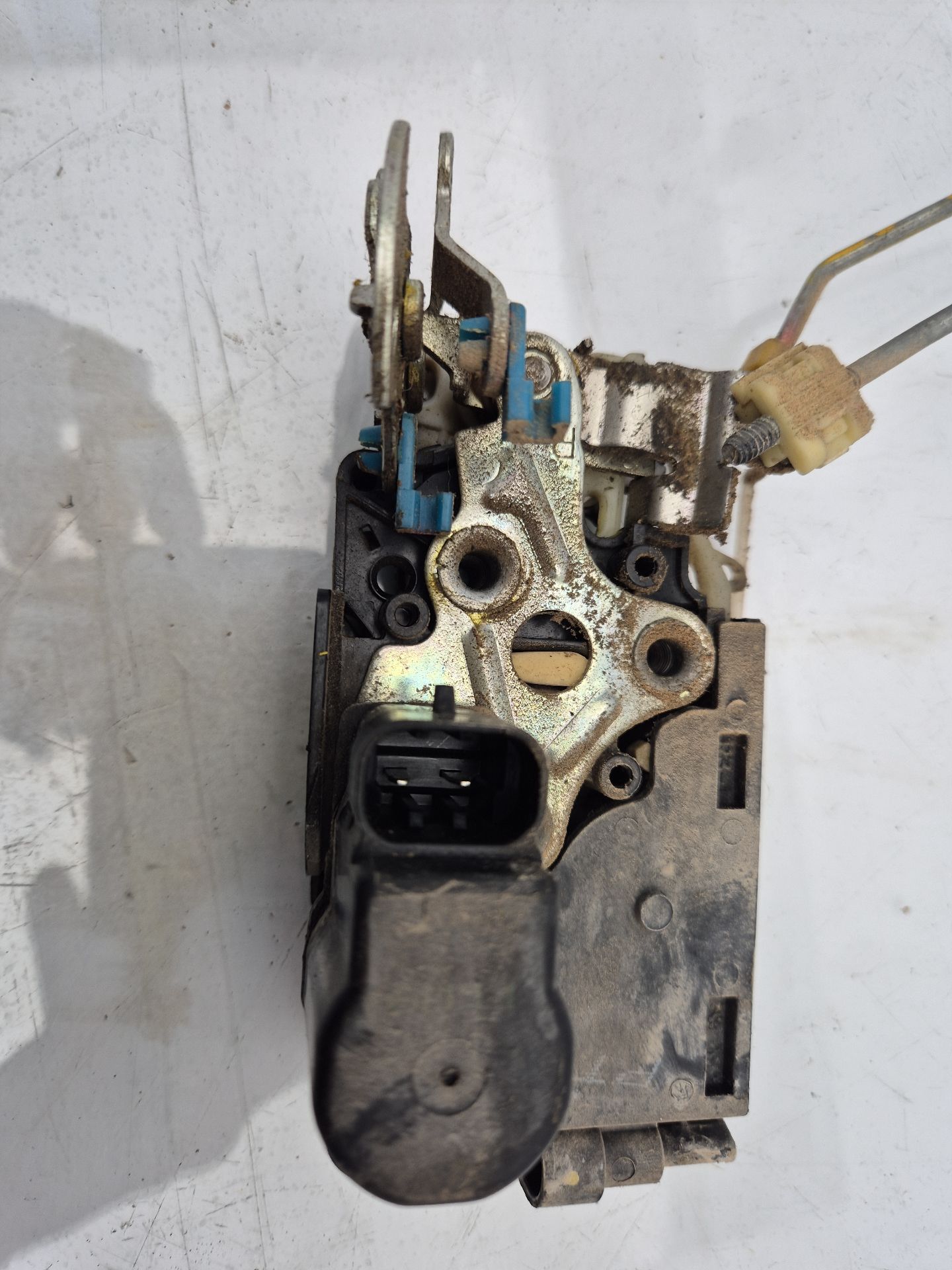 CERRADURA PUERTA DELANTERA DERECHA CHEVROLET AVEO 