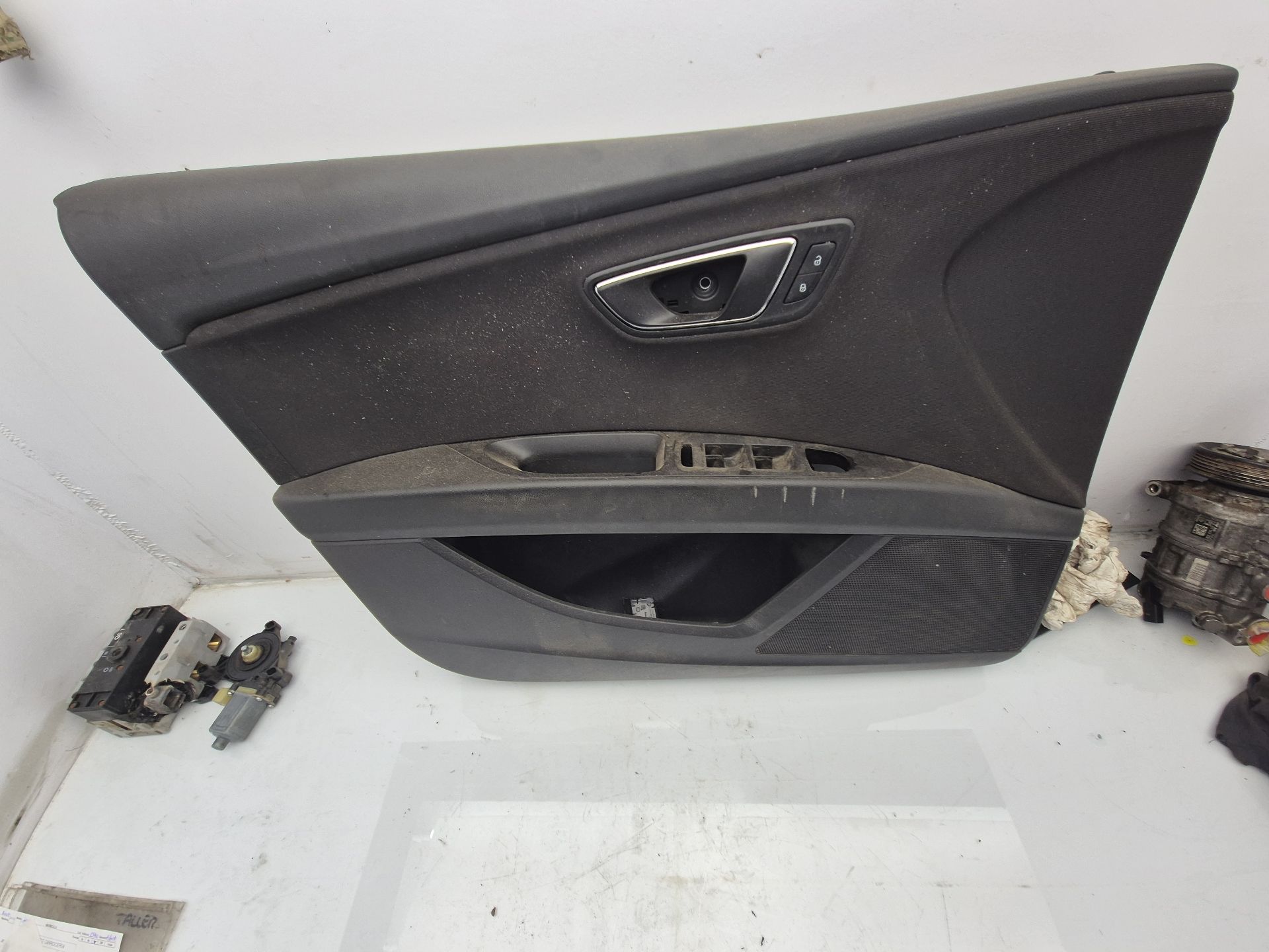 GUARNECIDO PUERTA DELANTERA IZQUIERDA SEAT LEON 