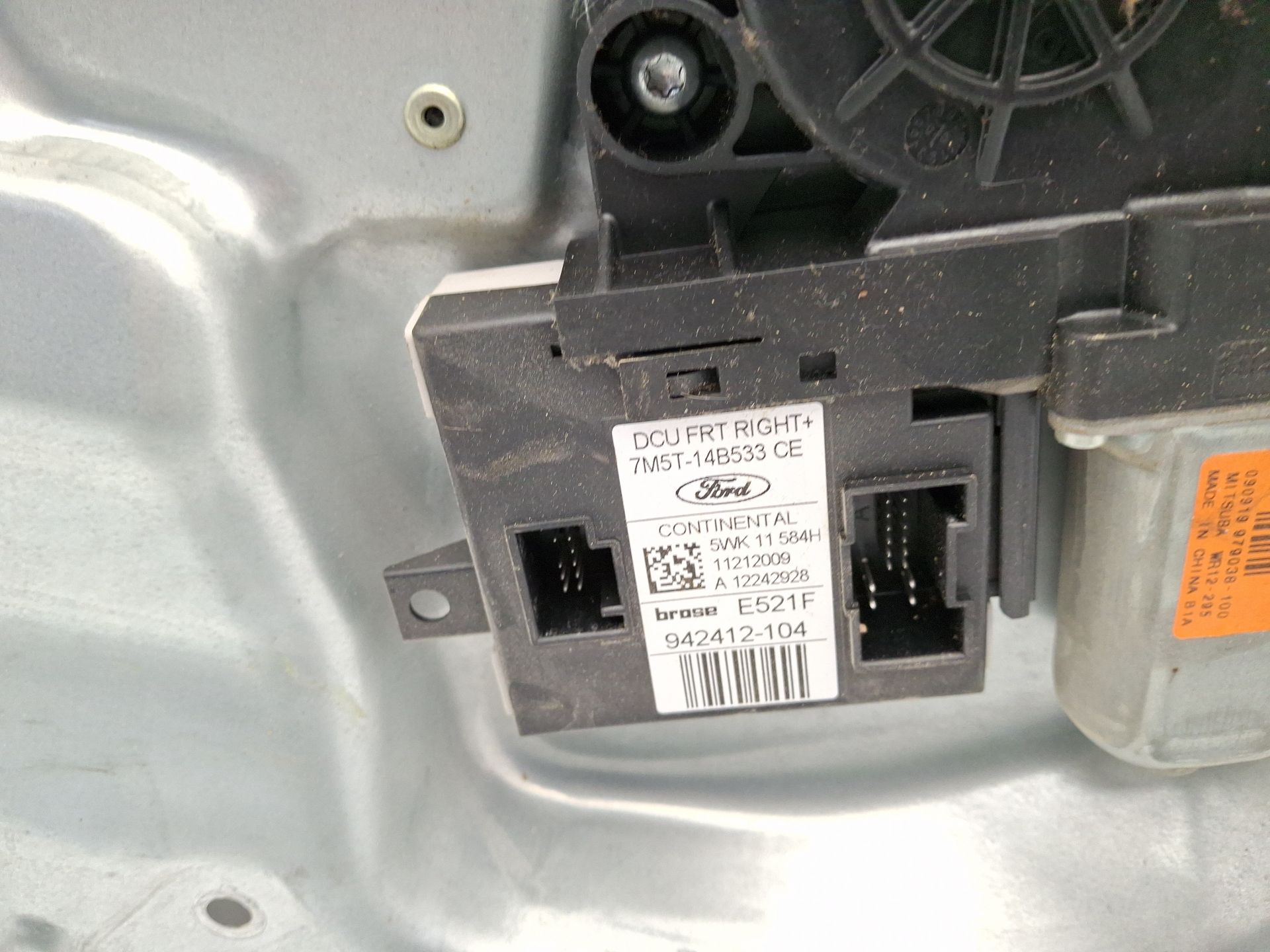 ELEVALUNAS DELANTERO DERECHO FORD KUGA 