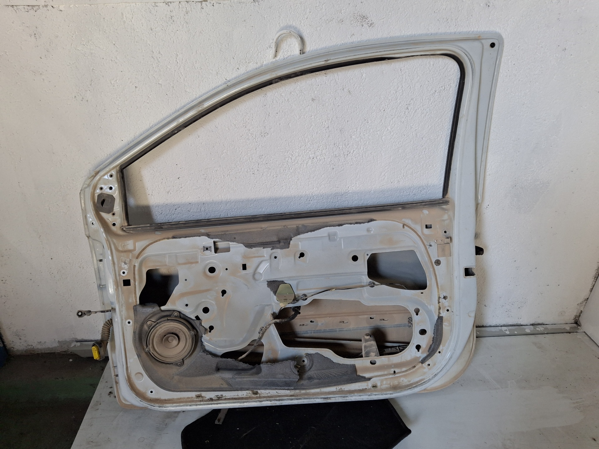 PUERTA DELANTERA DERECHA RENAULT TWINGO K9K 17