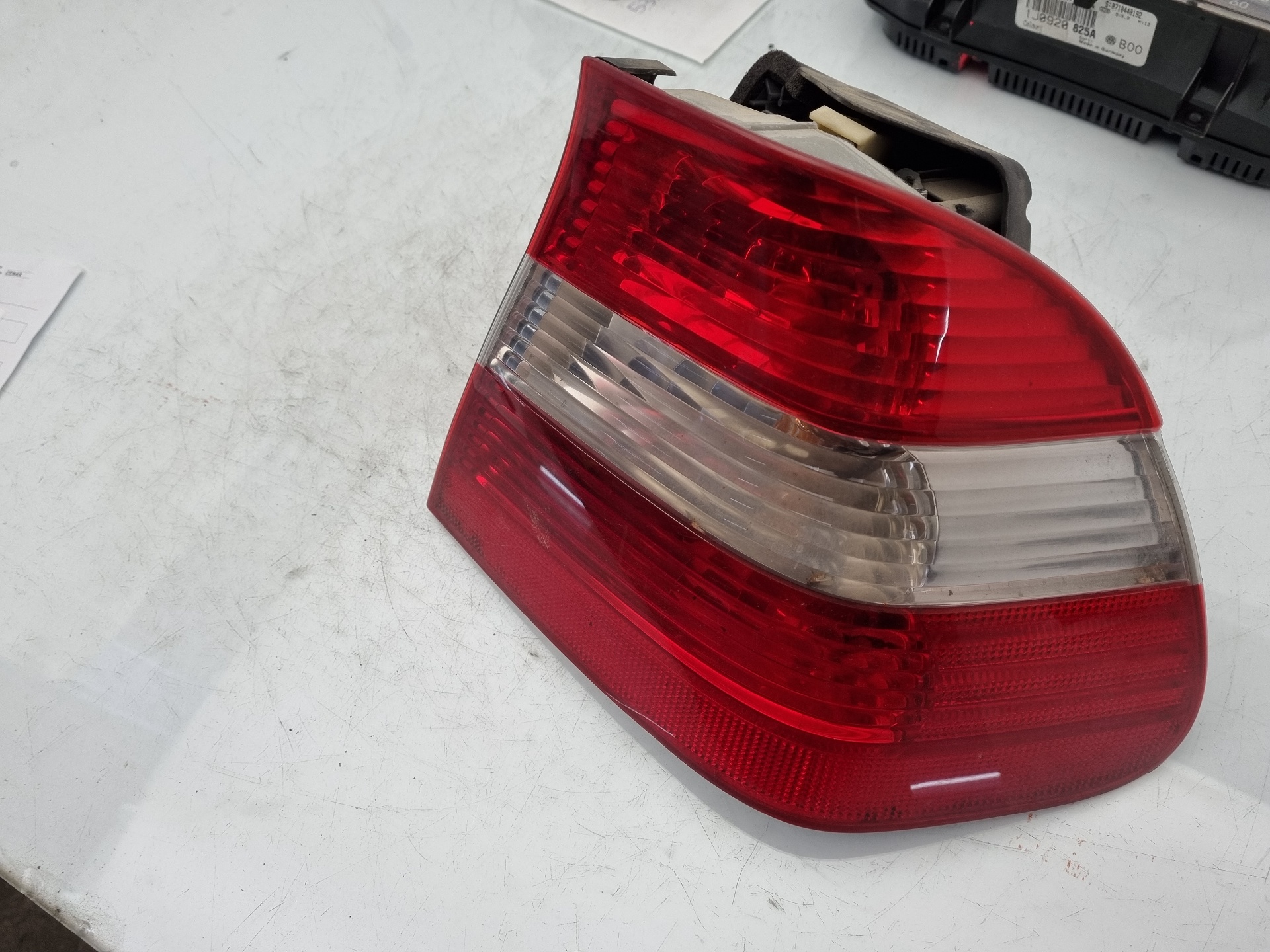 PILOTO TRASERO DERECHO BMW 3 30-6D-2 D