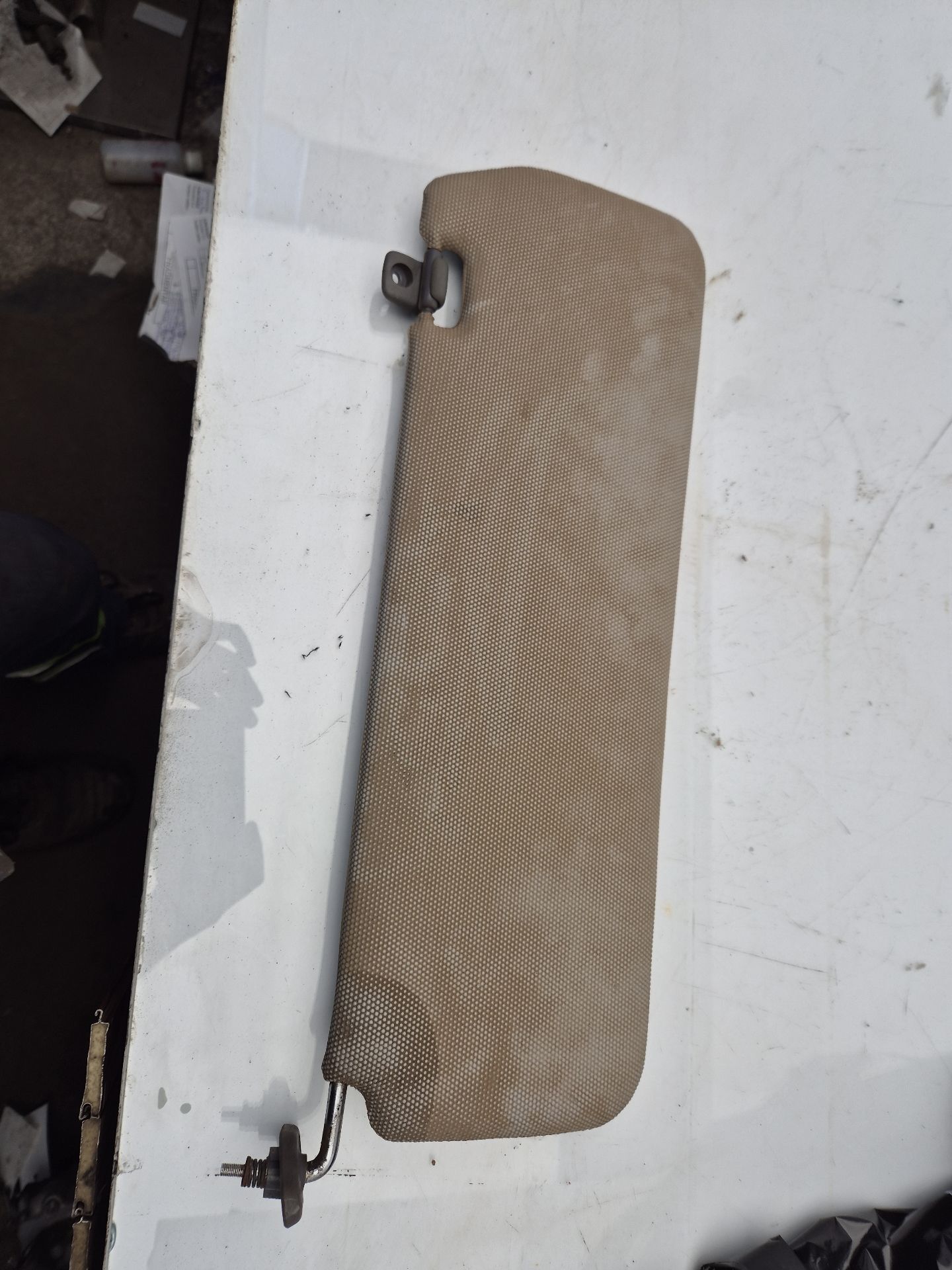 PARASOL IZQUIERDO NISSAN CABSTAR 