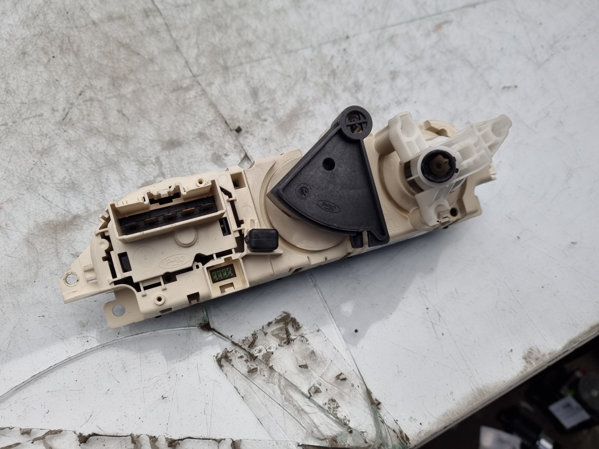 MANDO CALEFACCION / AIRE ACONDICIONADO FORD FOCUS G8DA