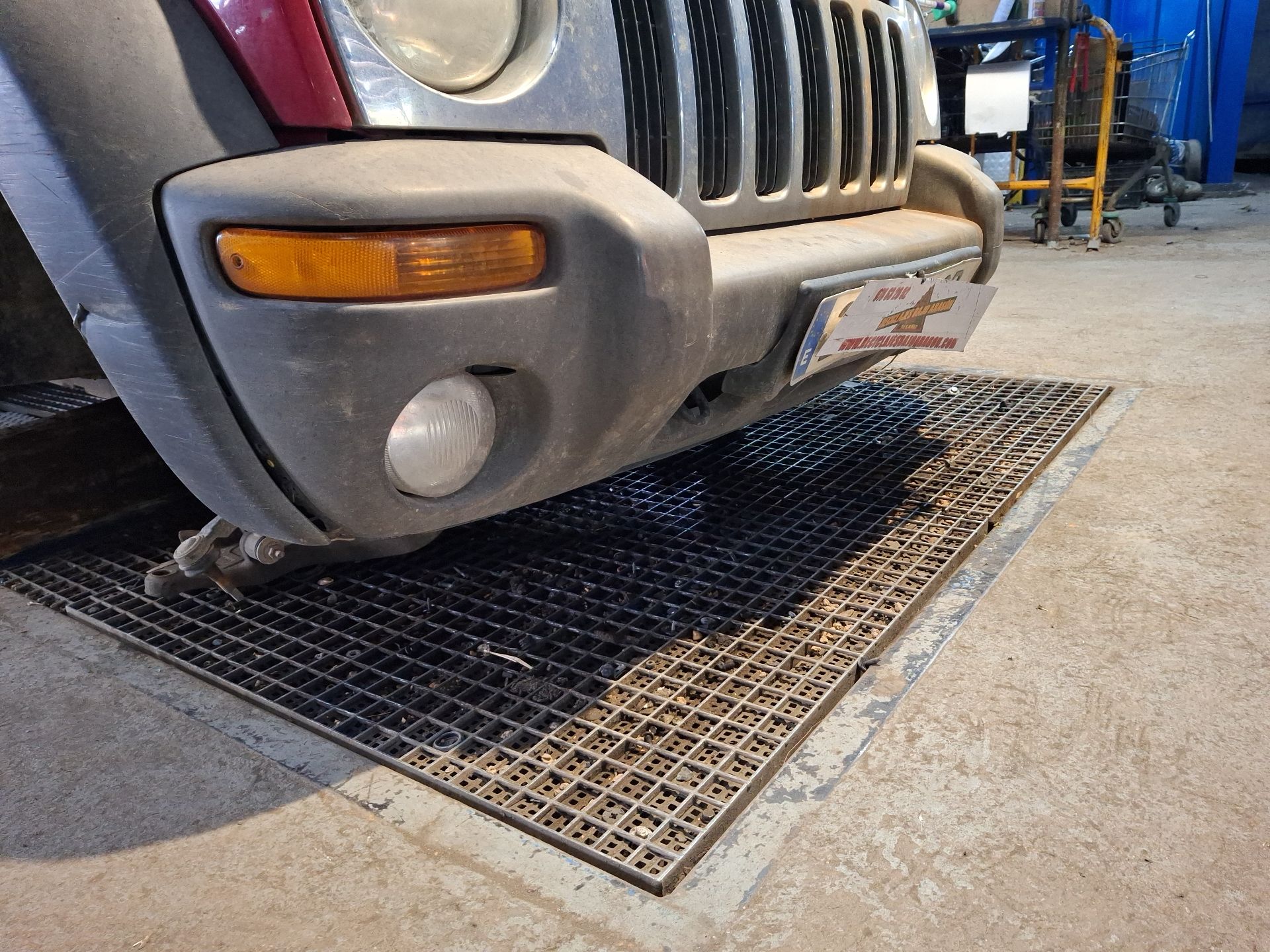 PARAGOLPES DELANTERO JEEP CHEROKEE 