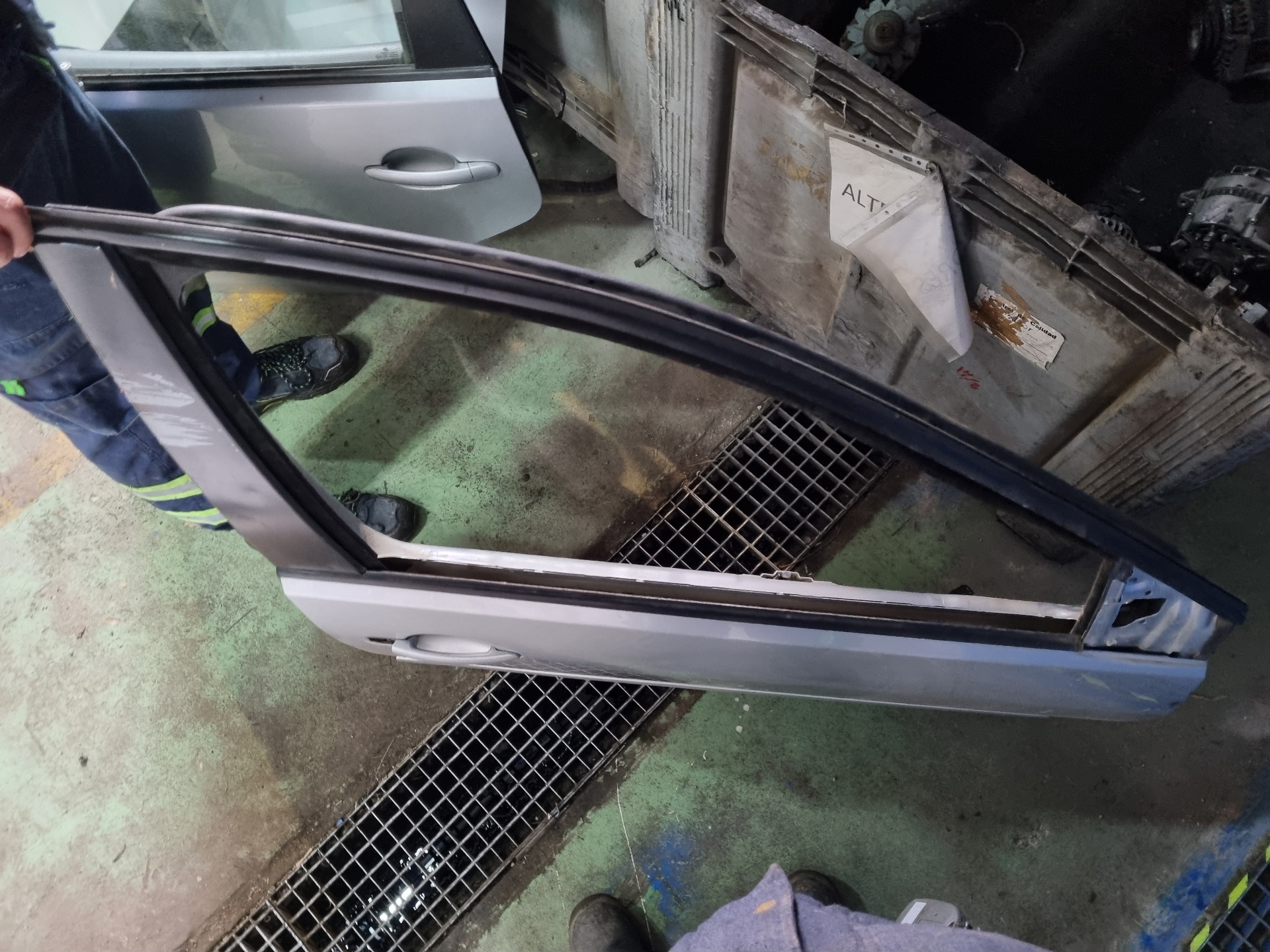 PUERTA DELANTERA DERECHA VOLKSWAGEN POLO AMF