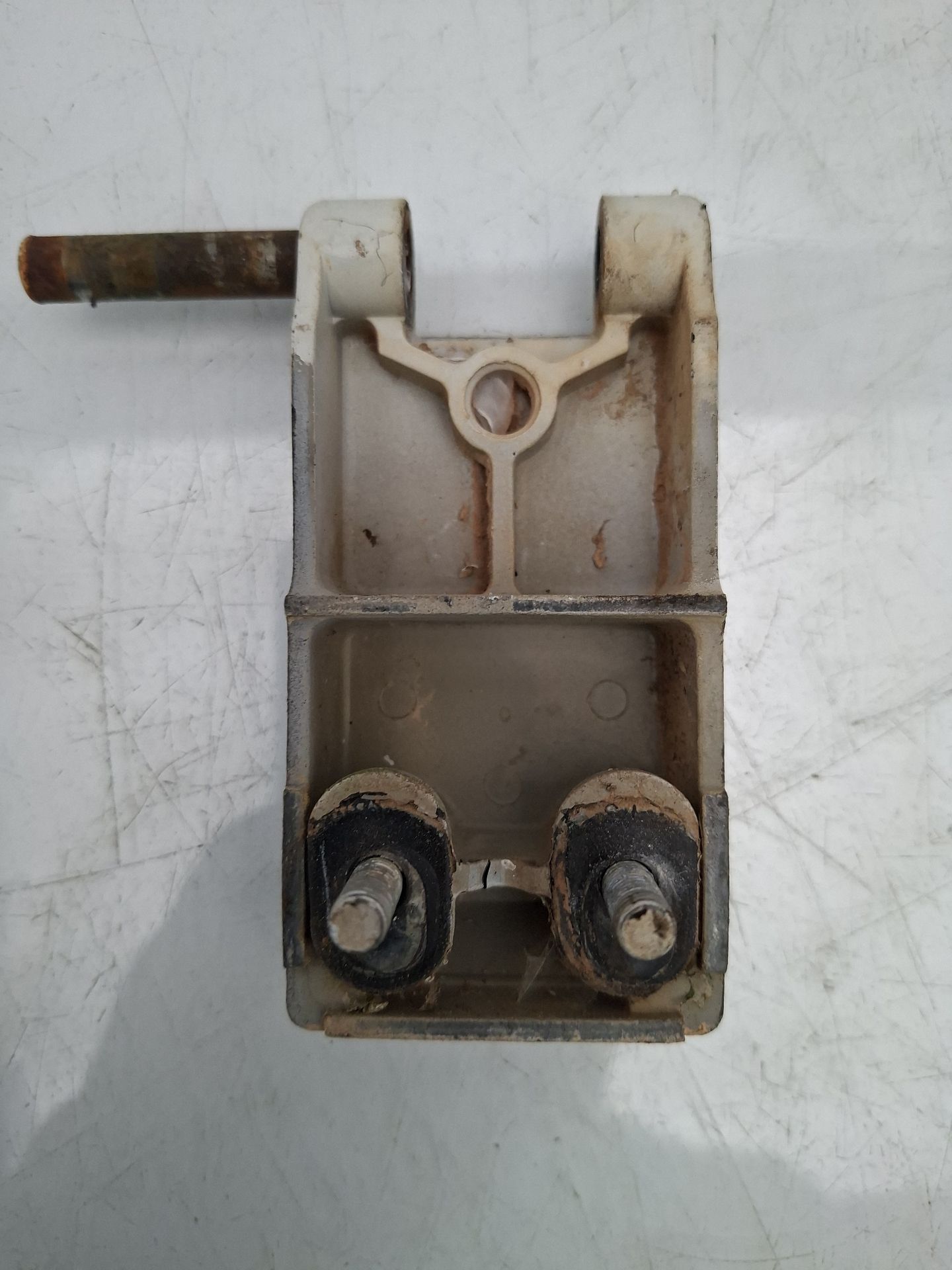 BISAGRA PUERTA TRASERA RENAULT EXPRESS 