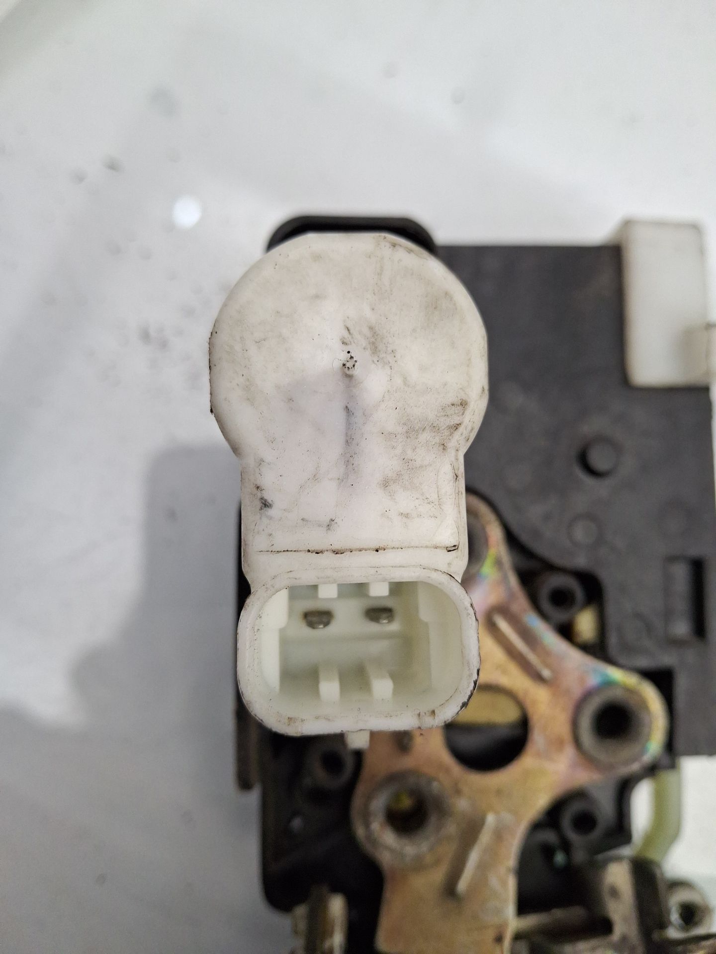 CERRADURA PUERTA DELANTERA IZQUIERDA CHEVROLET TRA 